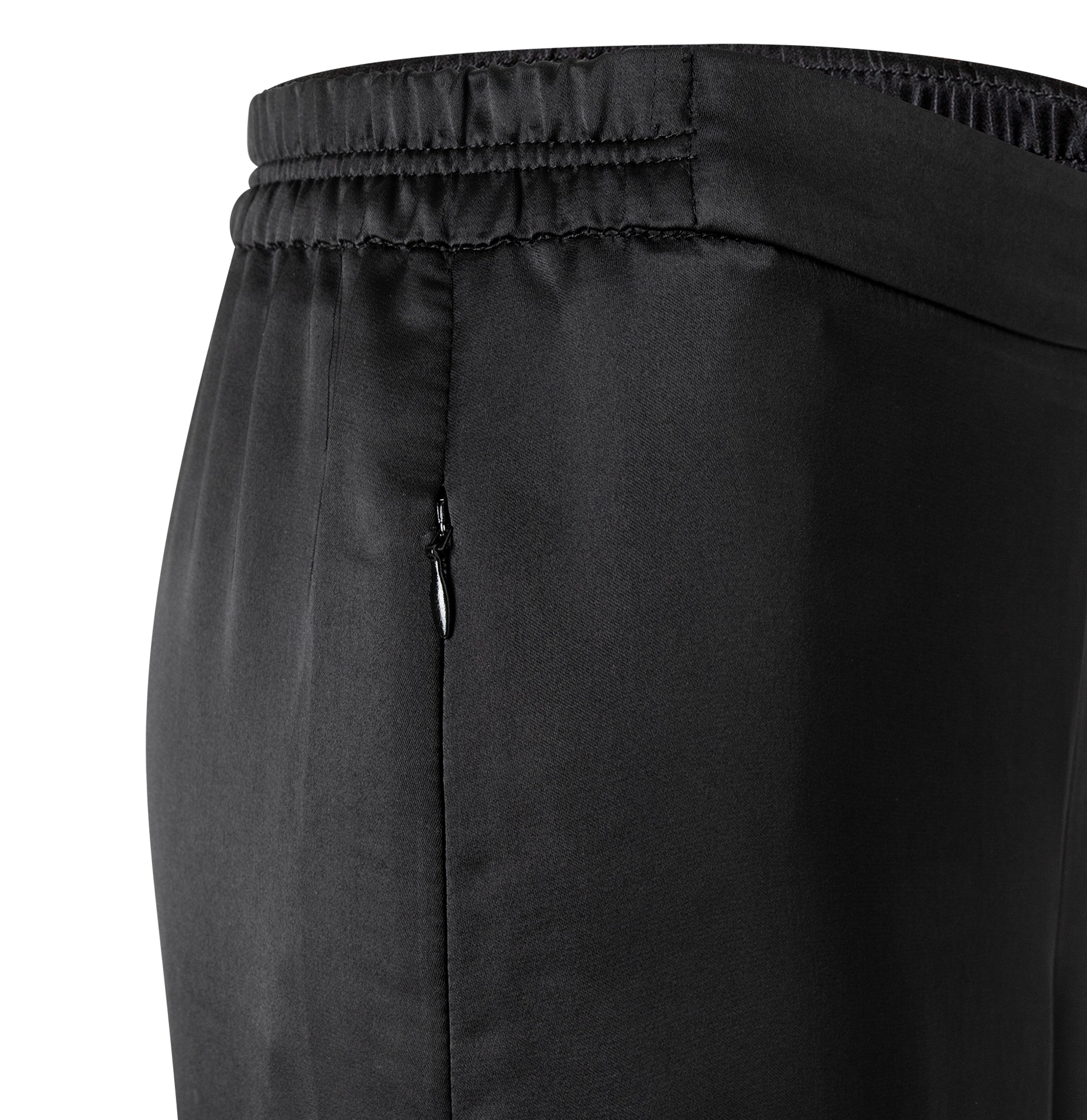 MAC Coralie Satin – Black