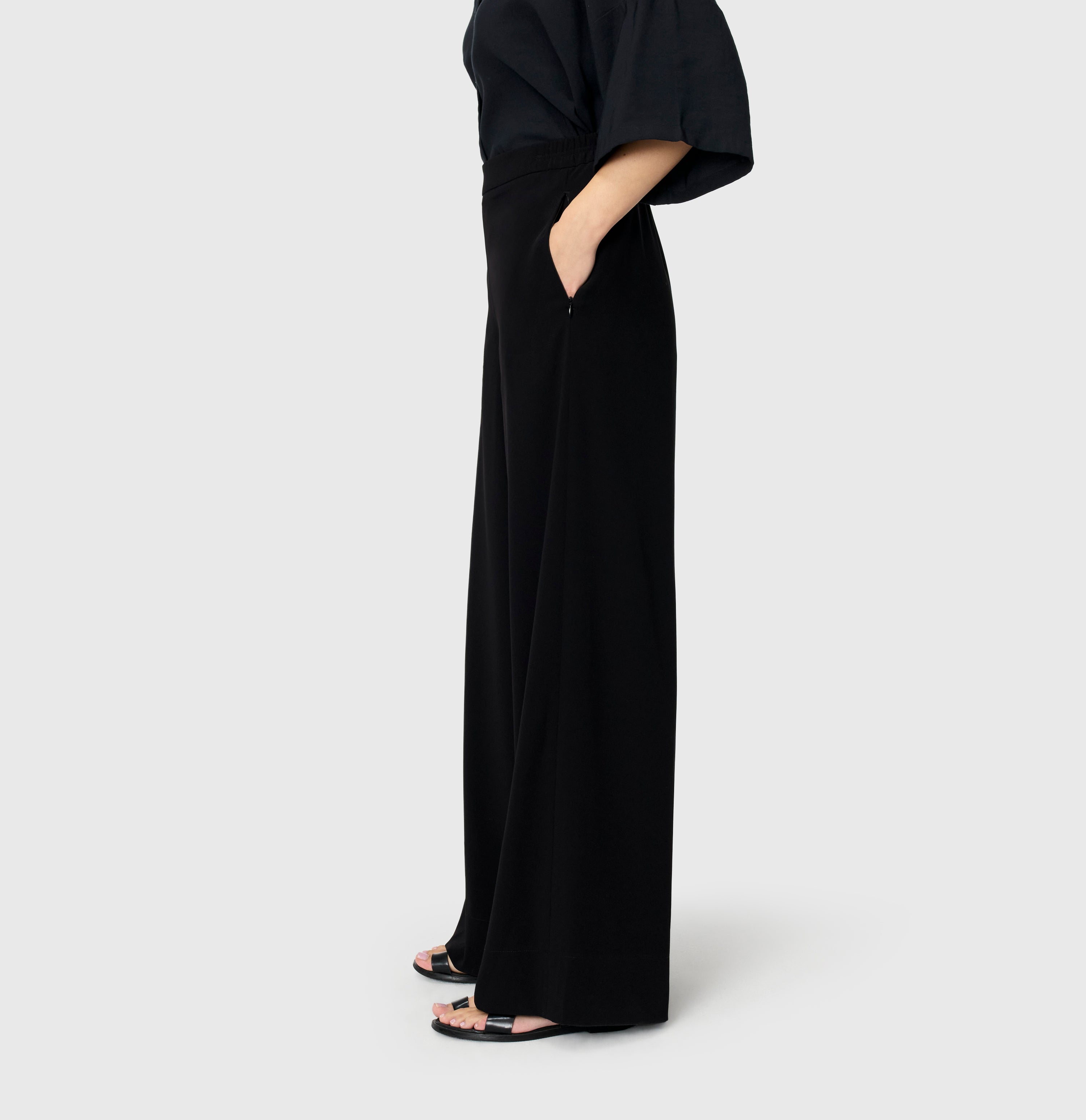 MAC Coralie Floating crepe – Black