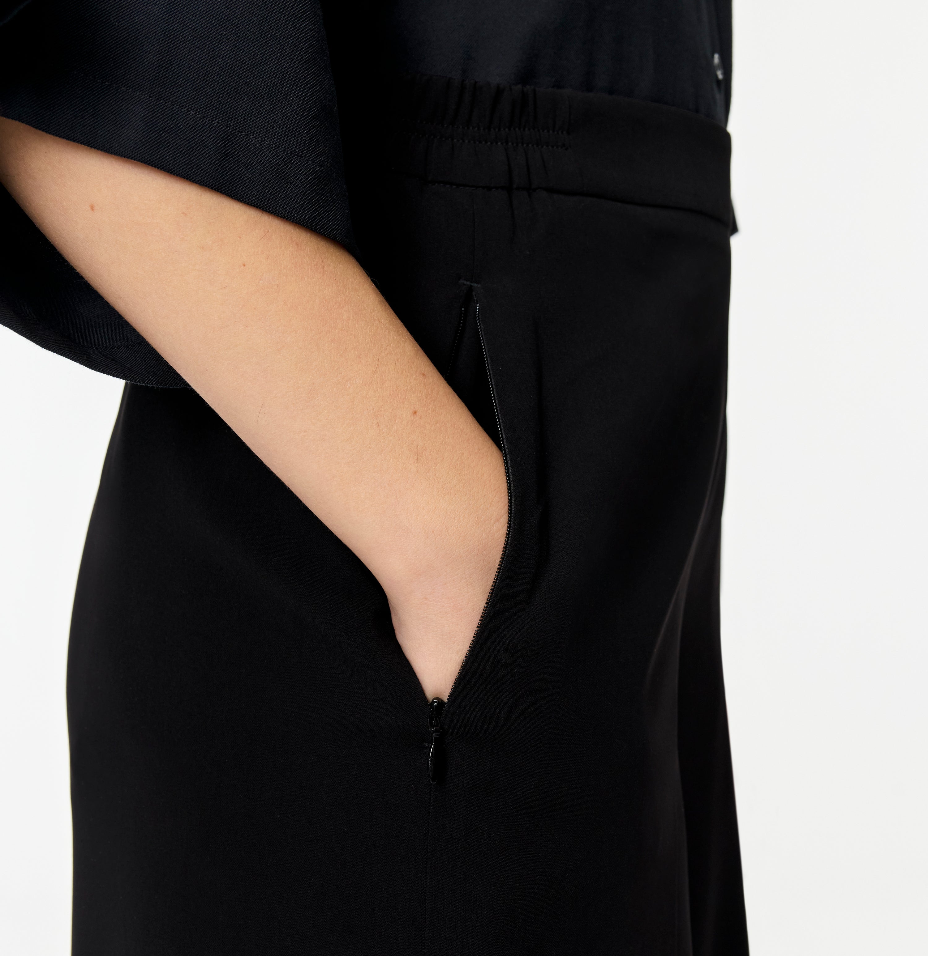 MAC Coralie Floating crepe – Black