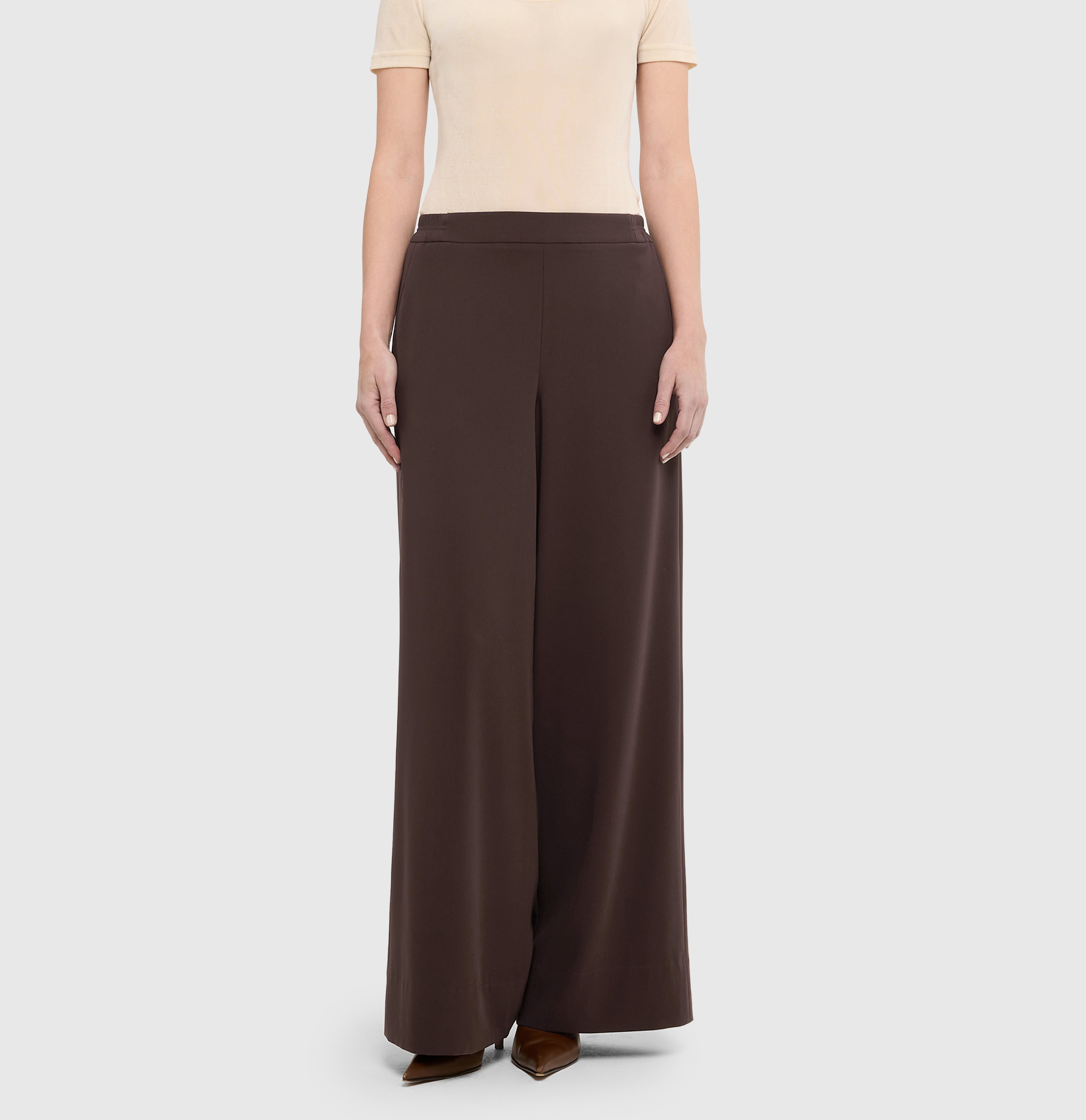 MAC Coralie Floating Crepe – Truffle Brown
