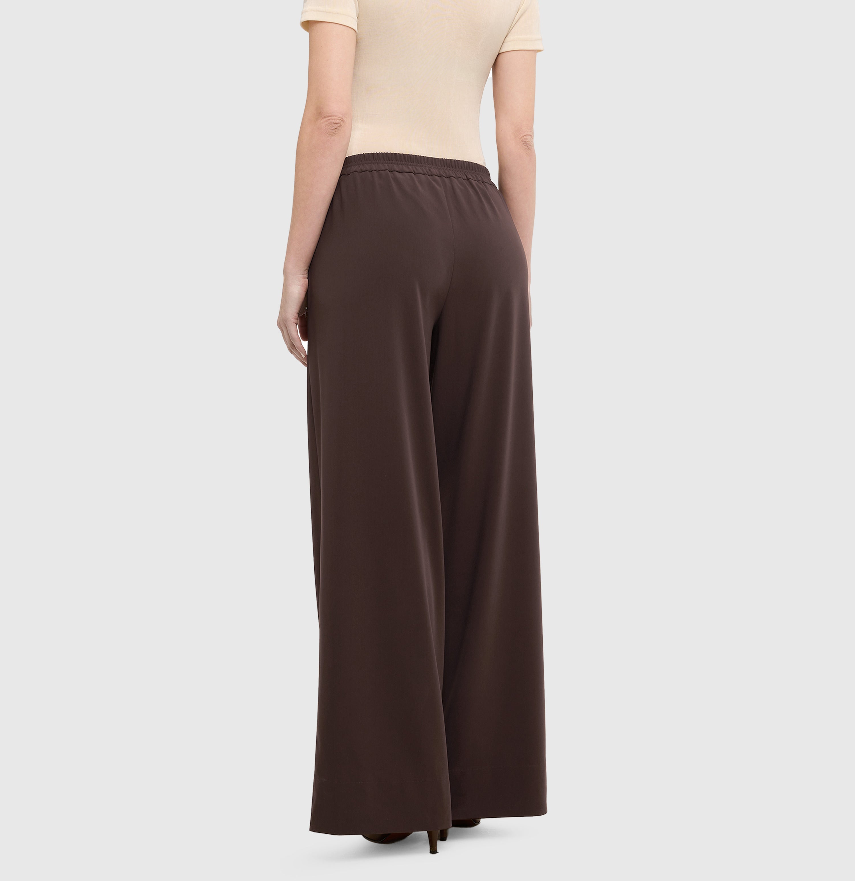 MAC Coralie Floating Crepe – Truffle Brown