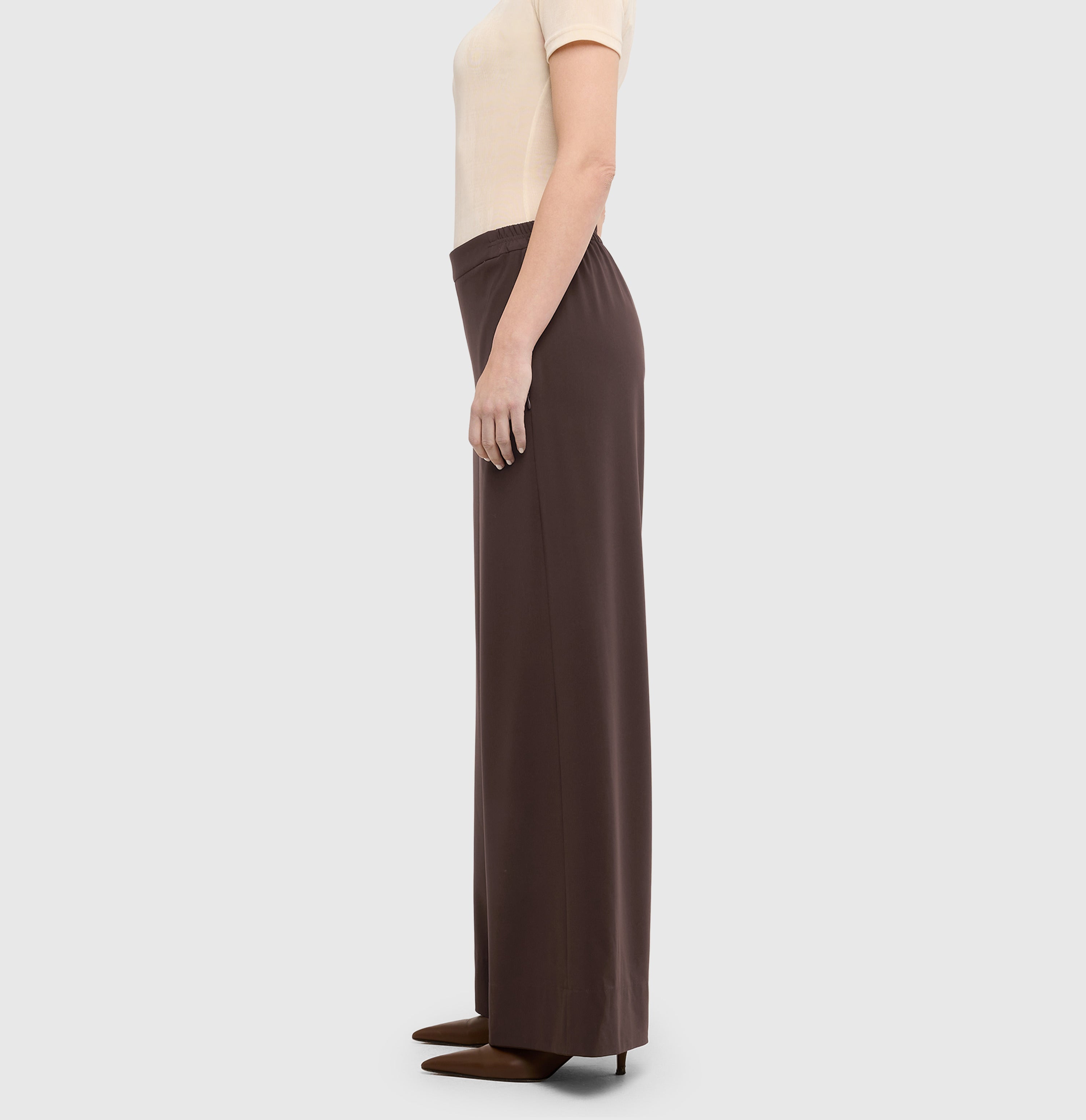MAC Coralie Floating Crepe – Truffle Brown