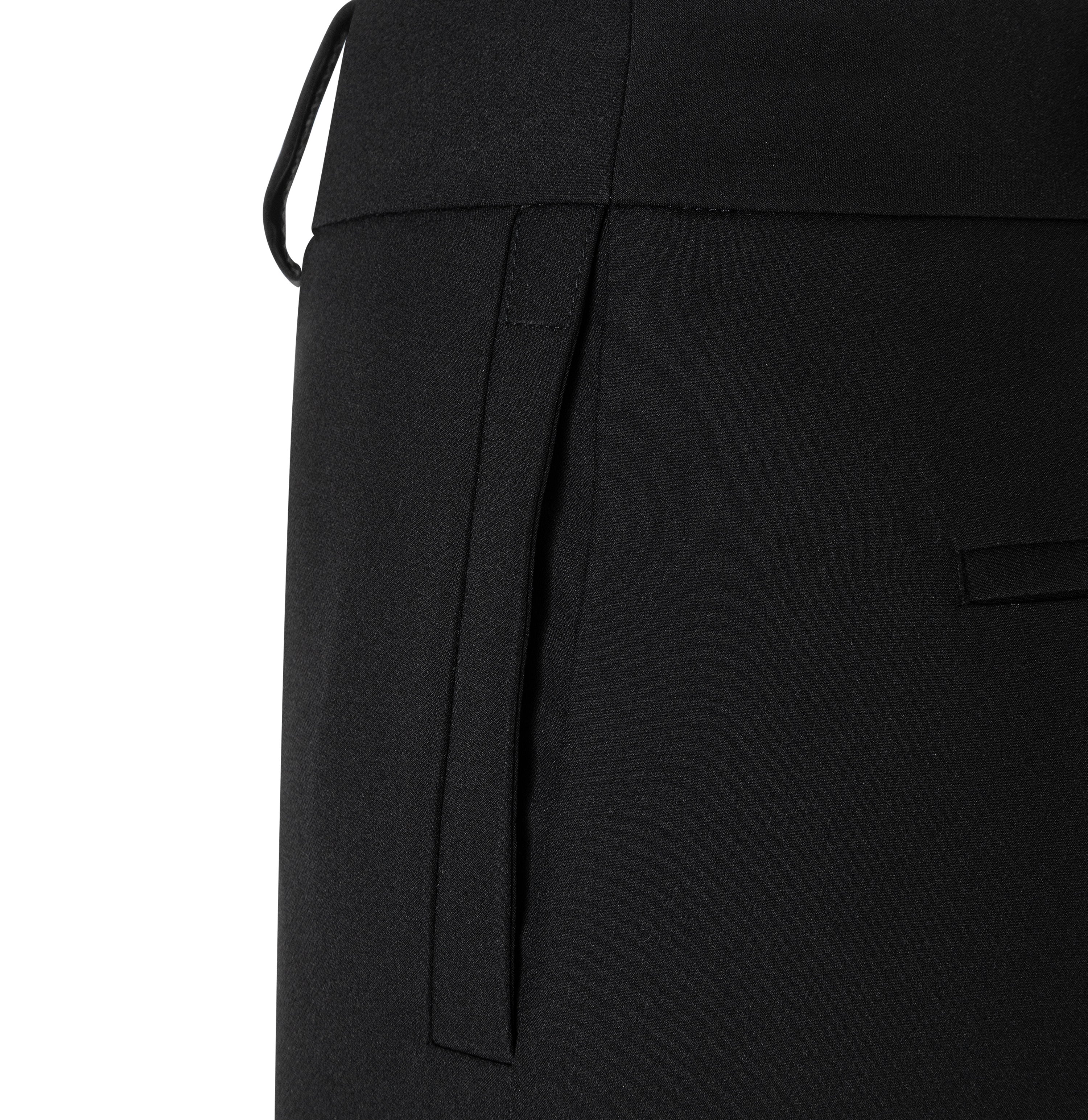MAC Becca Broek – Black