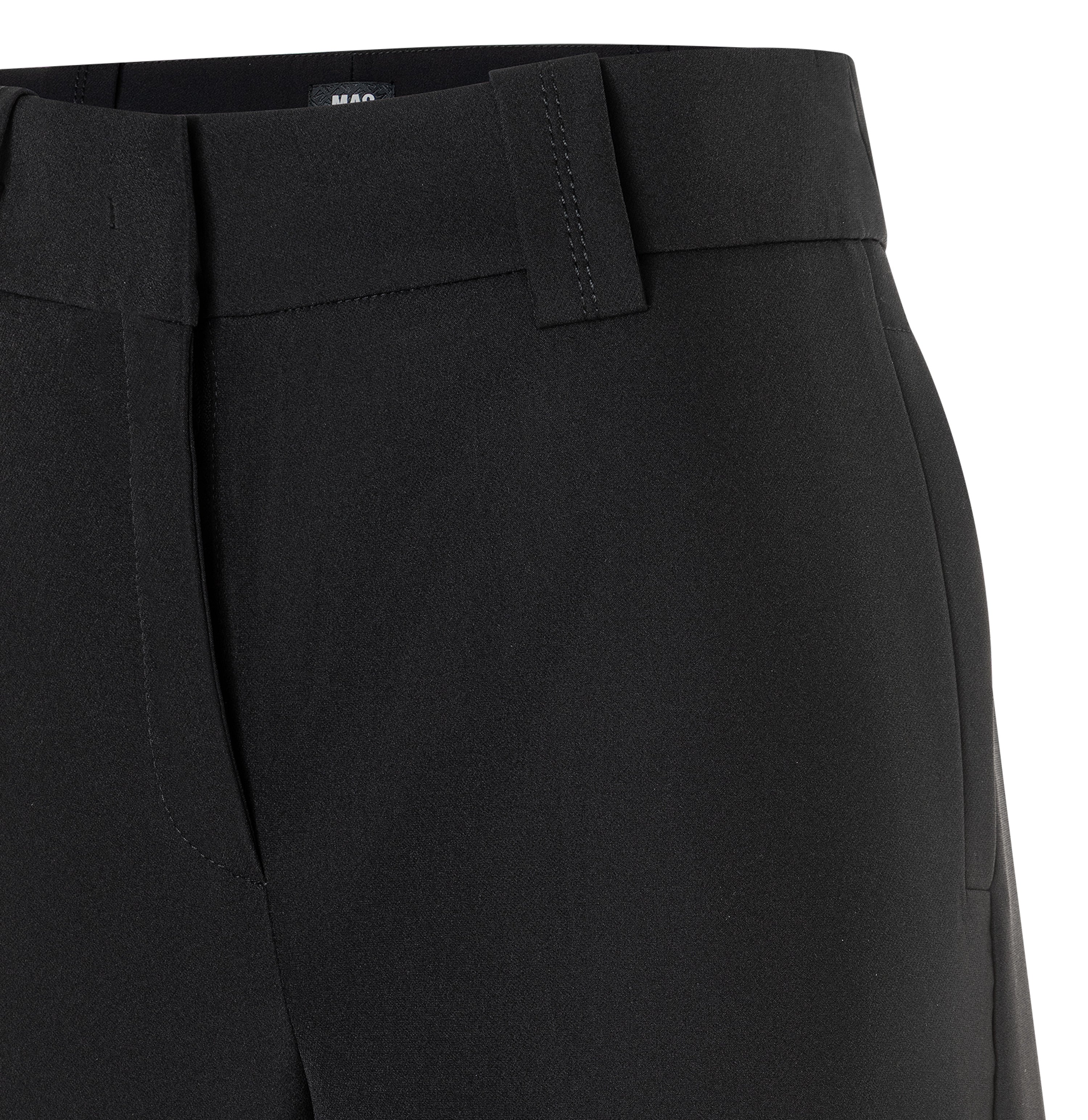 MAC Becca Broek – Black