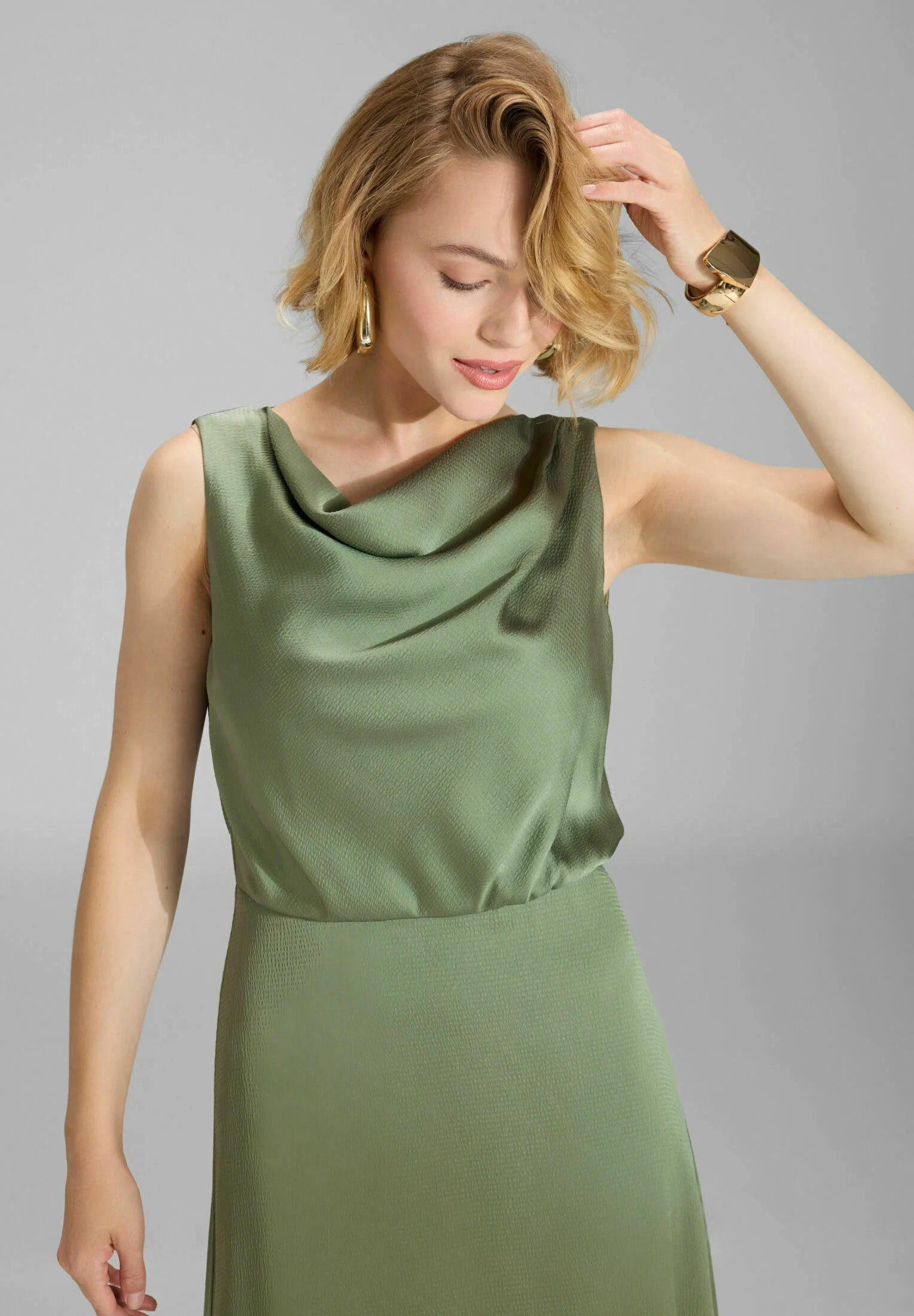 Swing Satin Waterfall Jurk Matcha