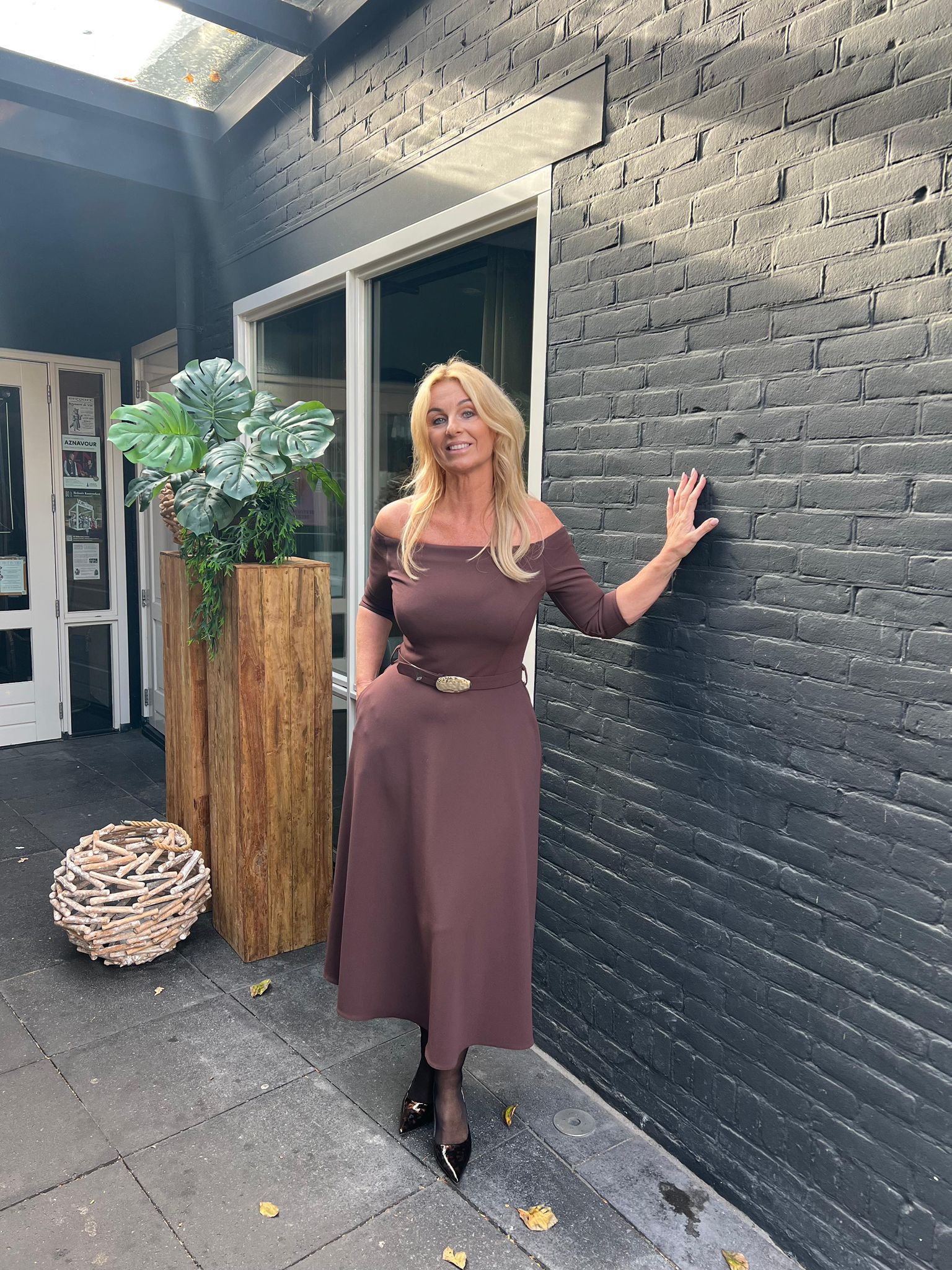 Rinascimento Belted Bateau Neck Midi Dress Bruin