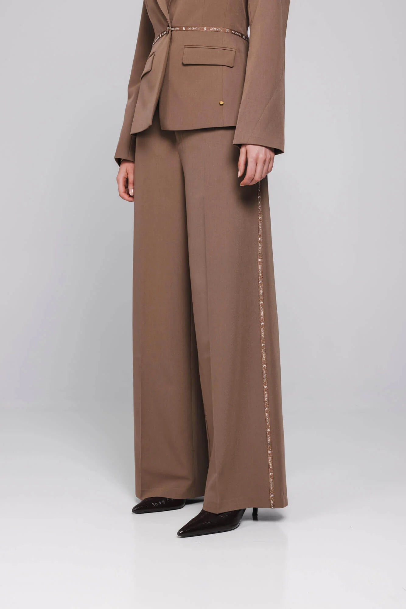 Accentil Adelia Pants Mocha
