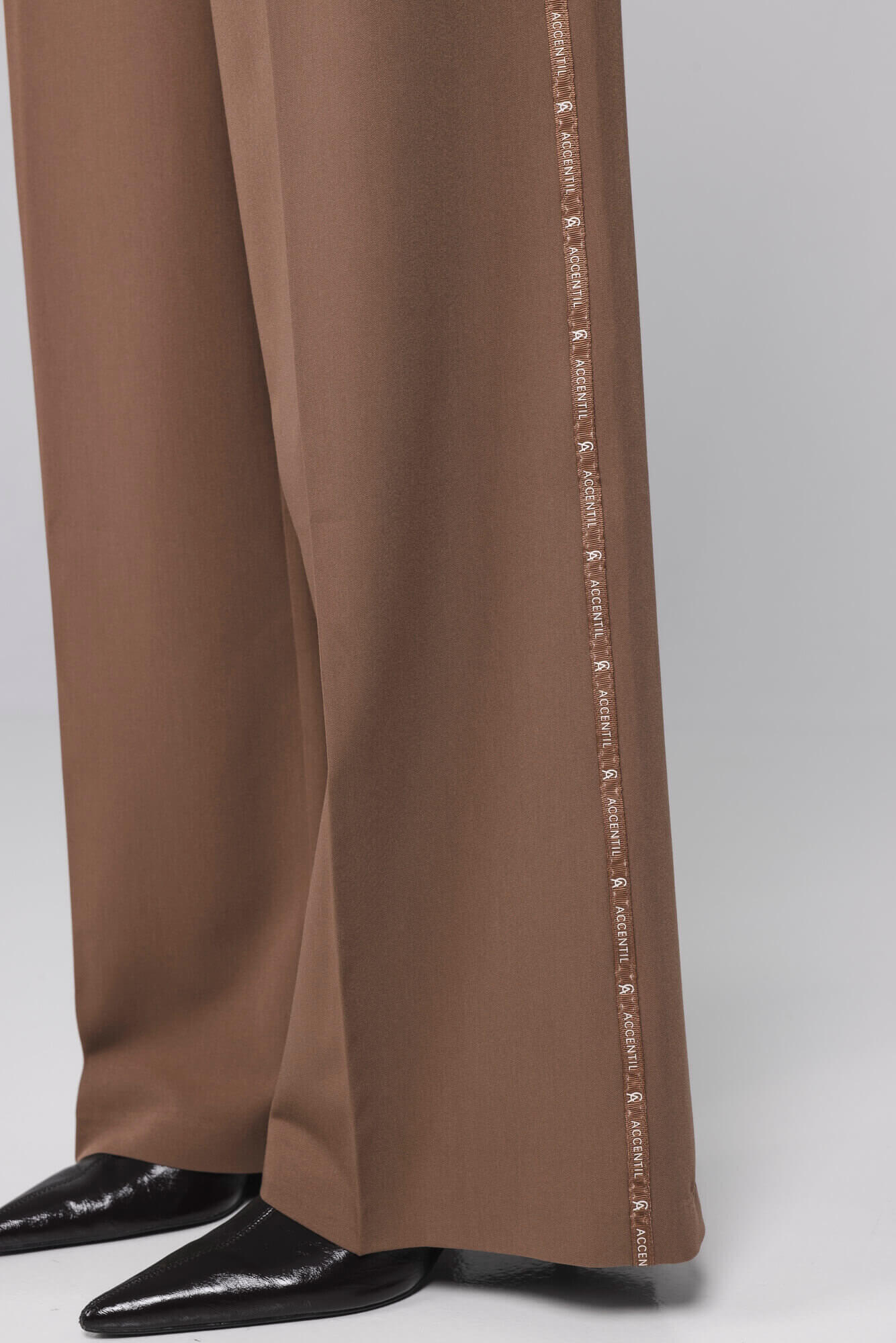 Accentil Adelia Pants Mocha