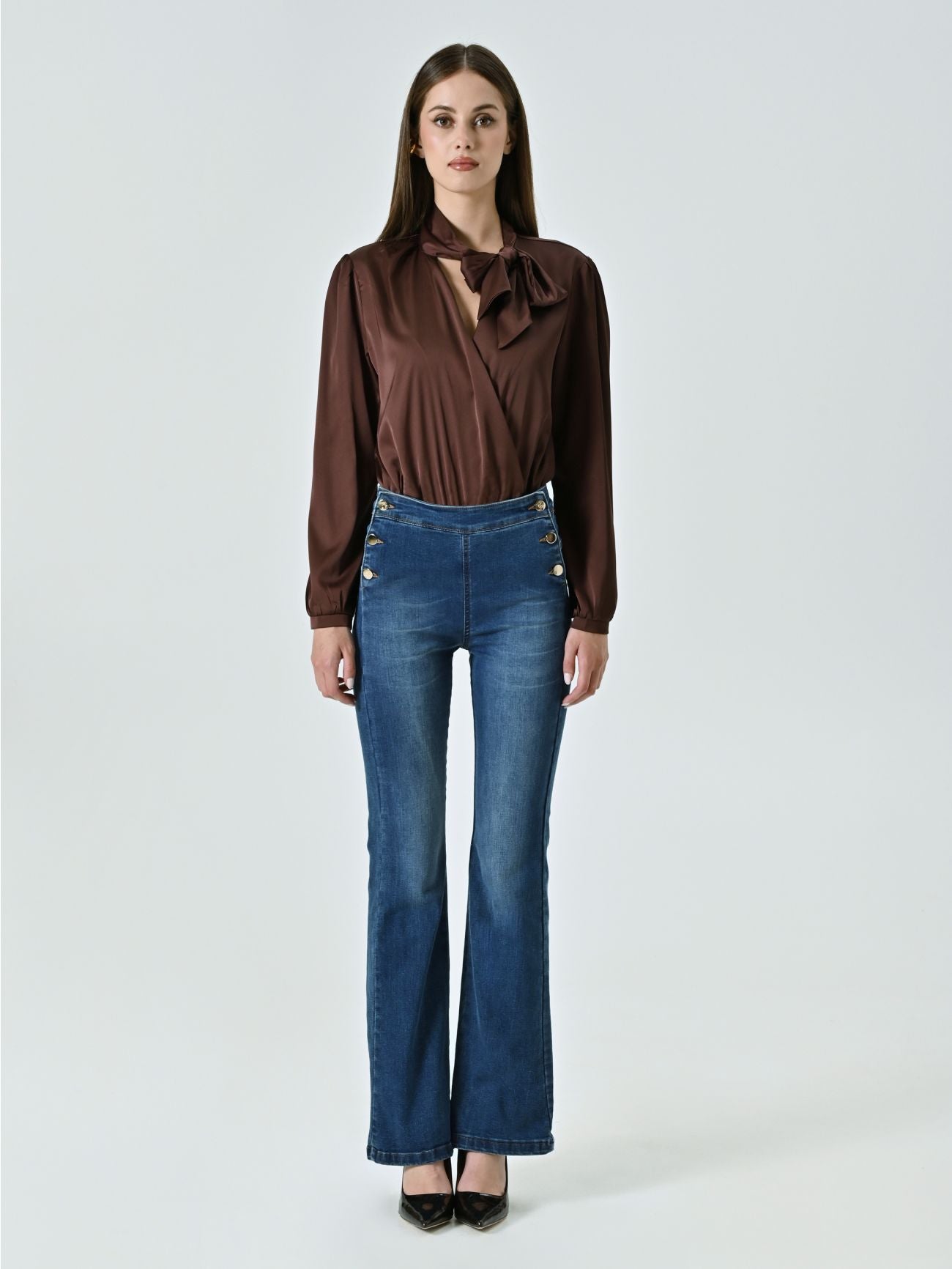 Rinascimento Flared Jeans met knopen