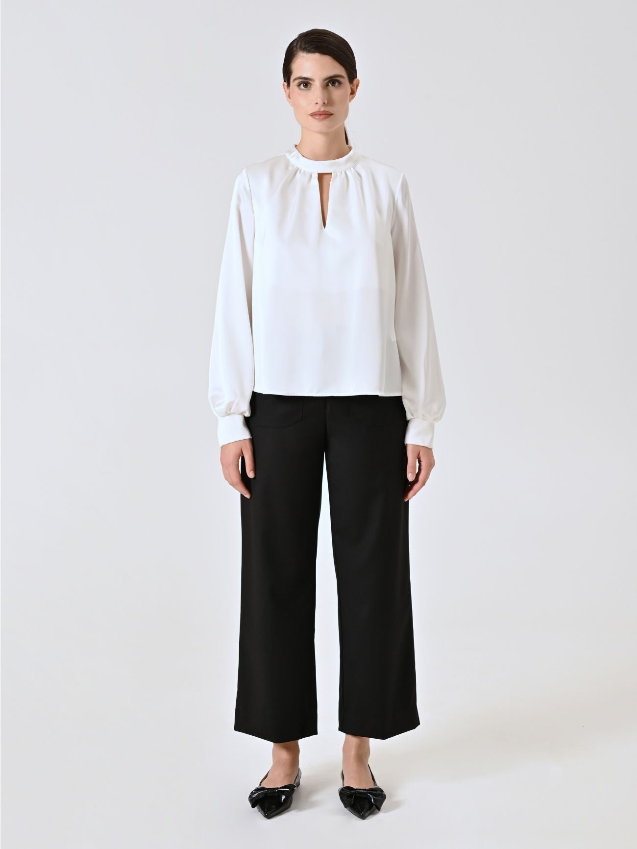 Rinascimento Satijnen Blouse met Cut-Out Detail wit