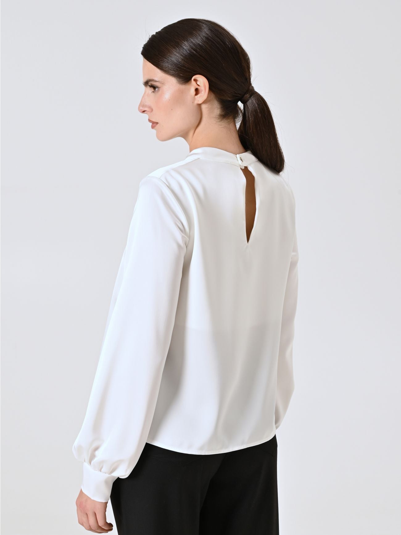 Rinascimento Satijnen Blouse met Cut-Out Detail wit