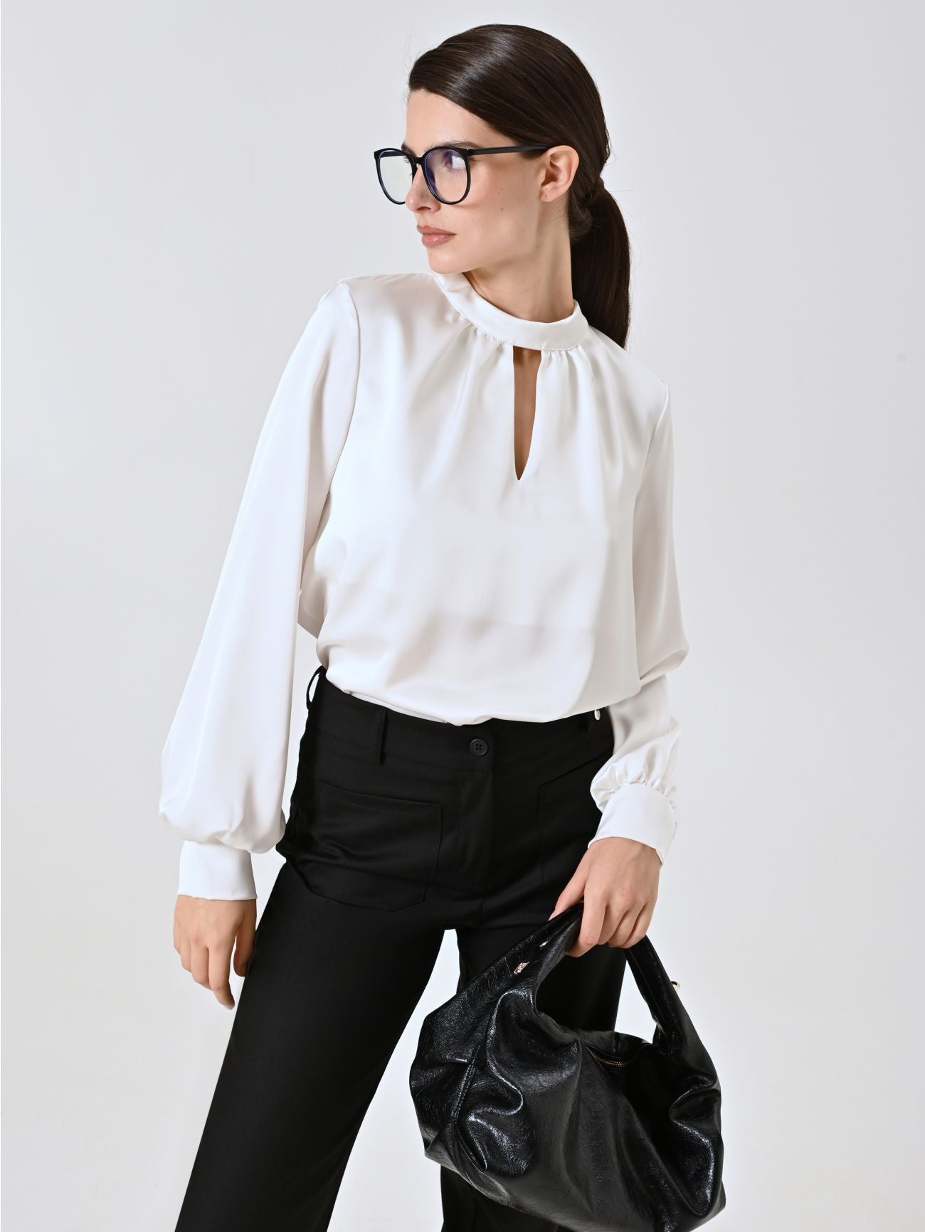 Rinascimento Satijnen Blouse met Cut-Out Detail wit