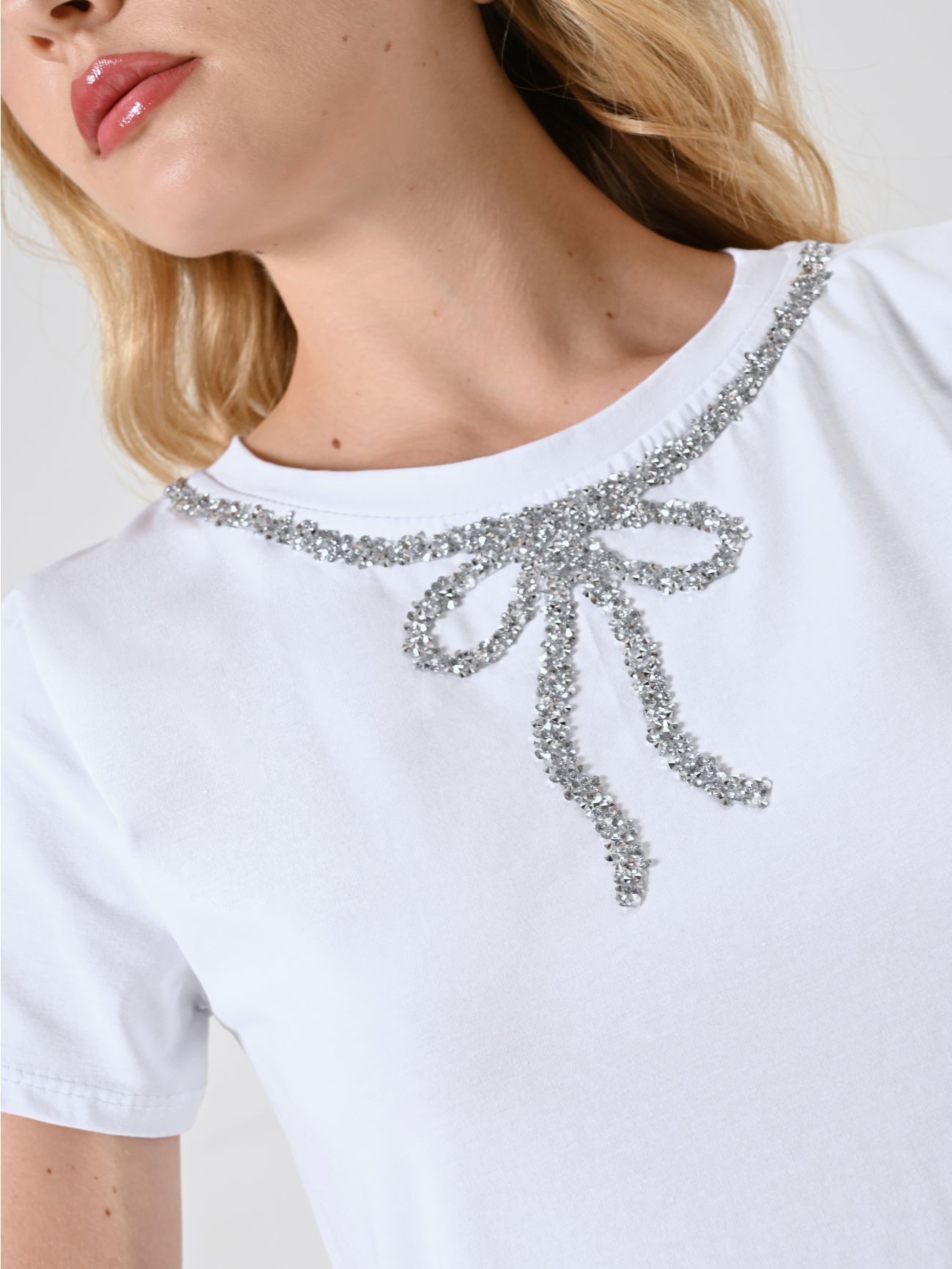 Rinascimento T-Shirt met Rhinestone strik