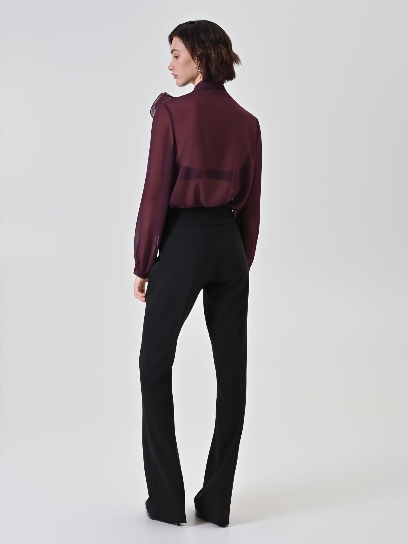 Rinascimento zwarte flared broek met gouden knopen