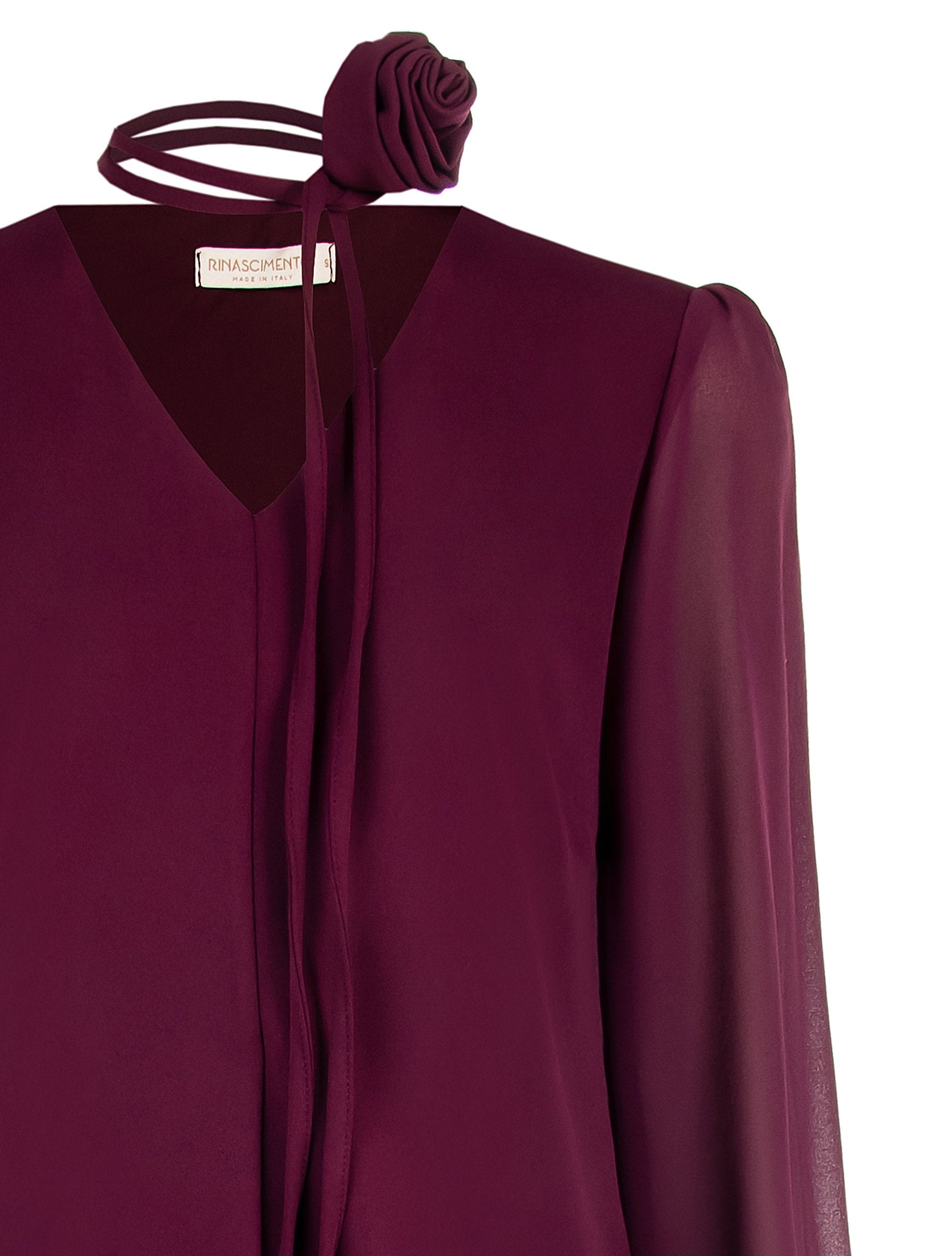 Rinascimento Burgundy dress met bloem ceintuur