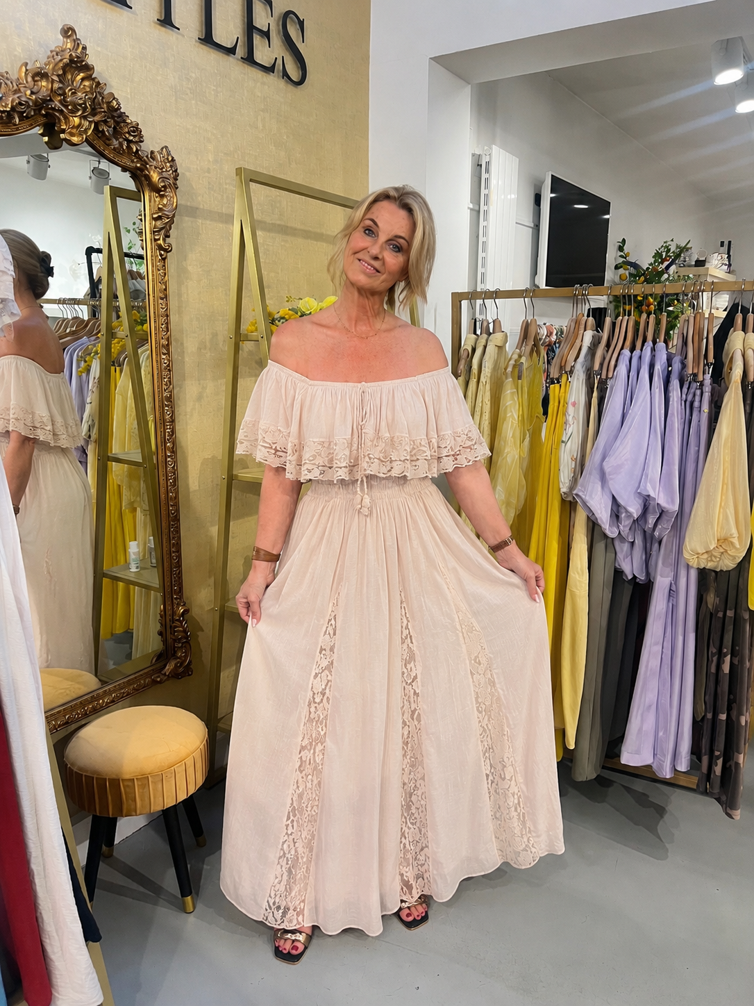 MVD Kanten Off-Shoulder Maxi Jurk Beige