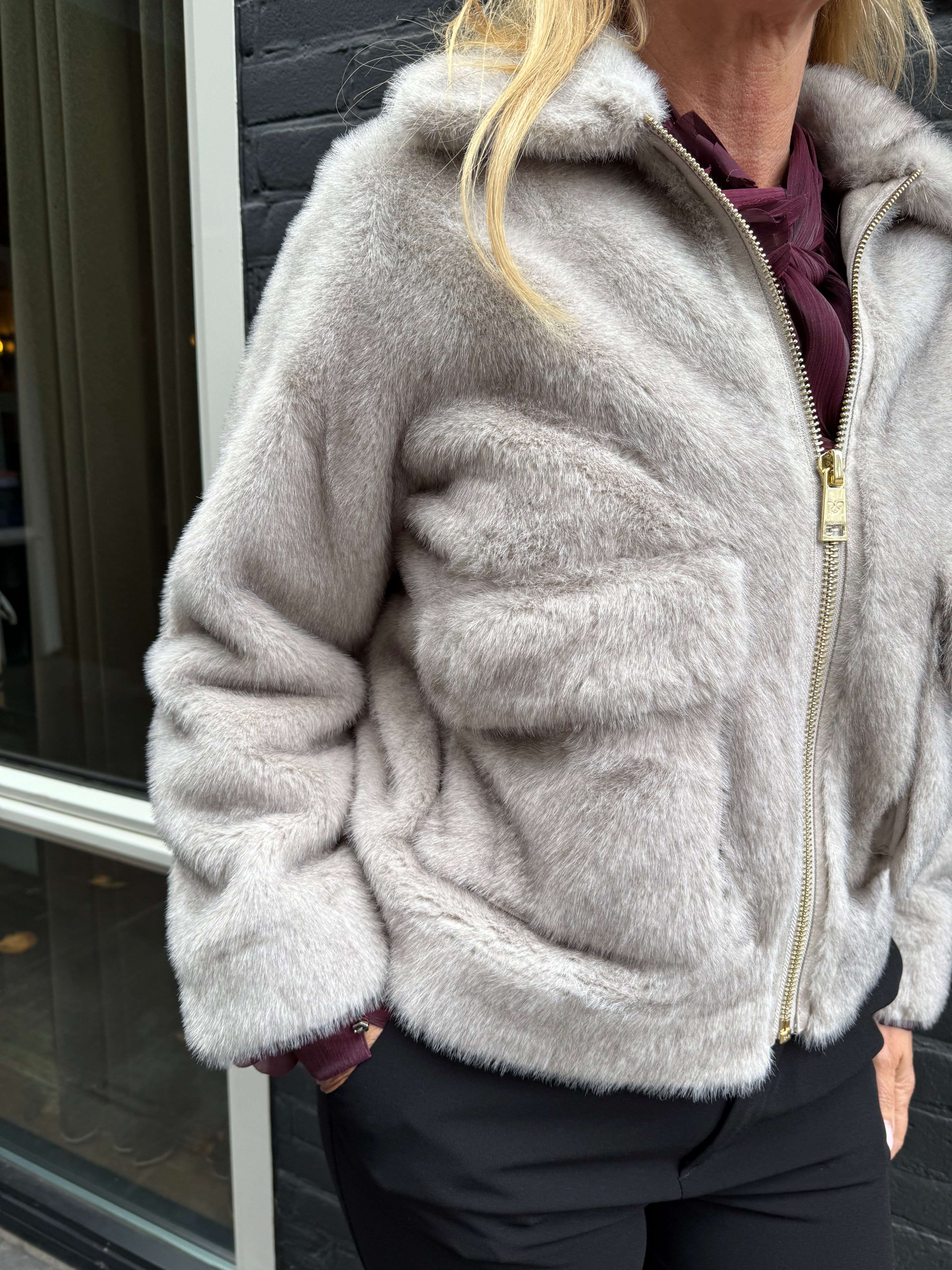 Rinascimento Korte grijze Faux Fur Jacket