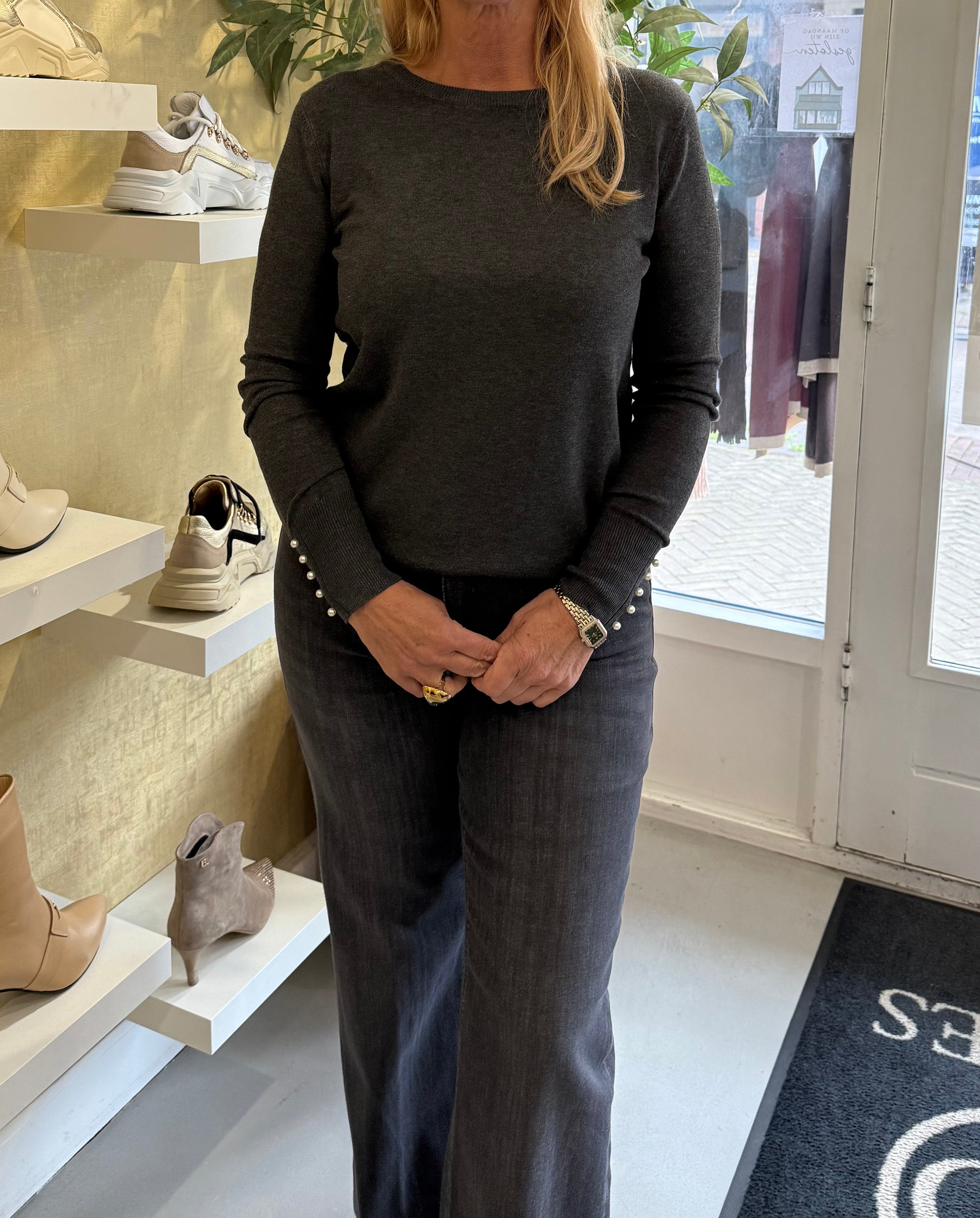 MVD Styles The Label - Grijs Truitje met Parelmanchet