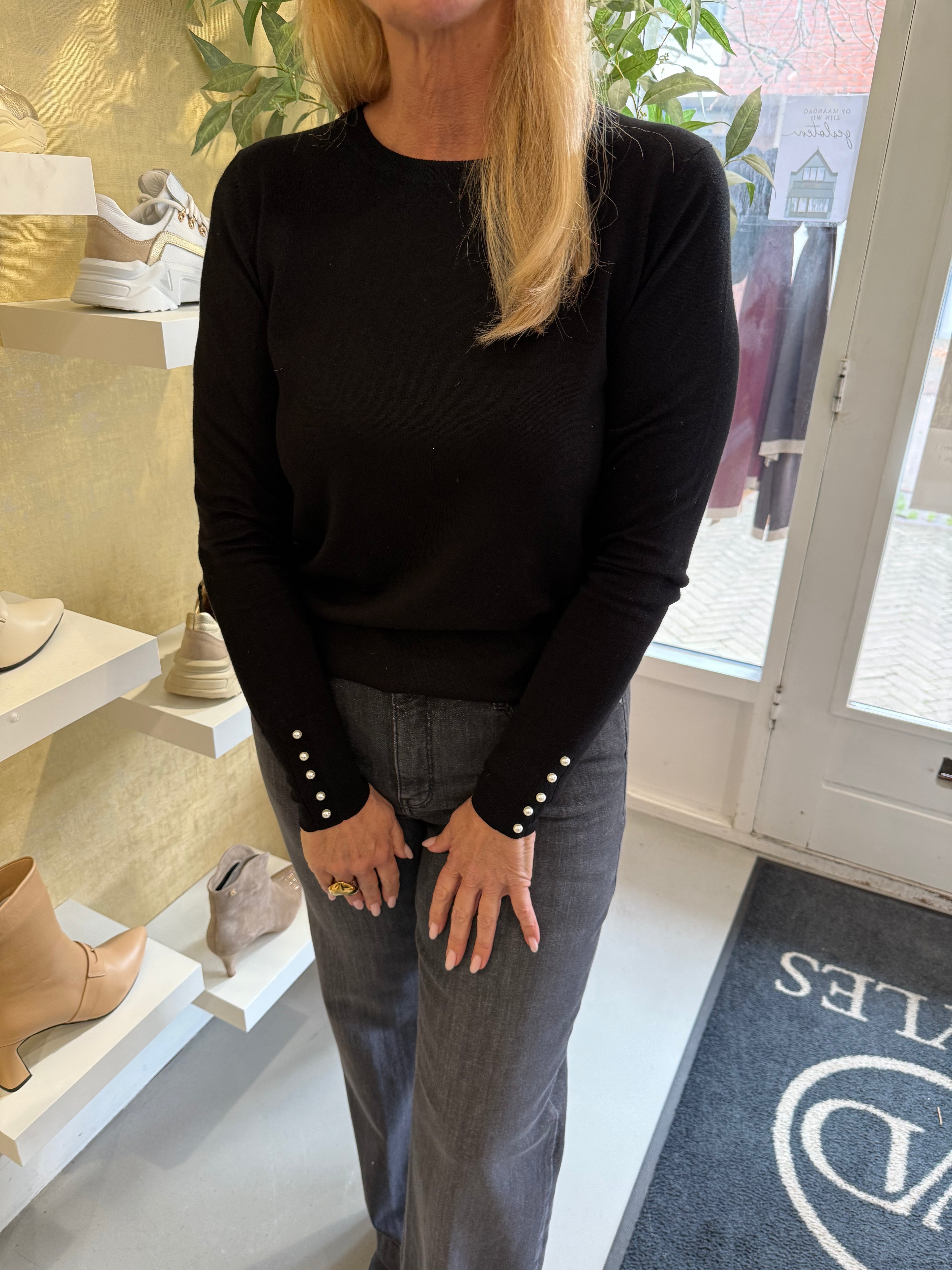 MVD Styles The Label – Zwart Truitje met Parelmanchet
