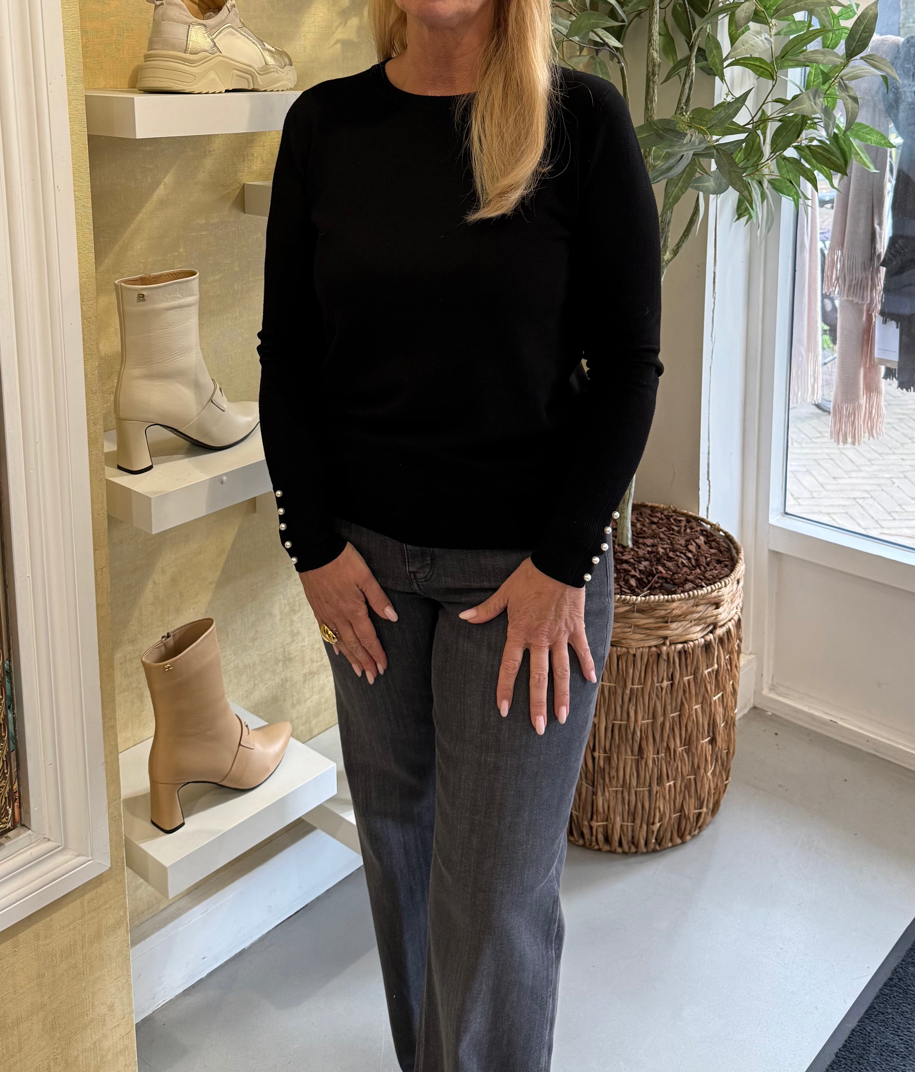 MVD Styles The Label – Zwart Truitje met Parelmanchet