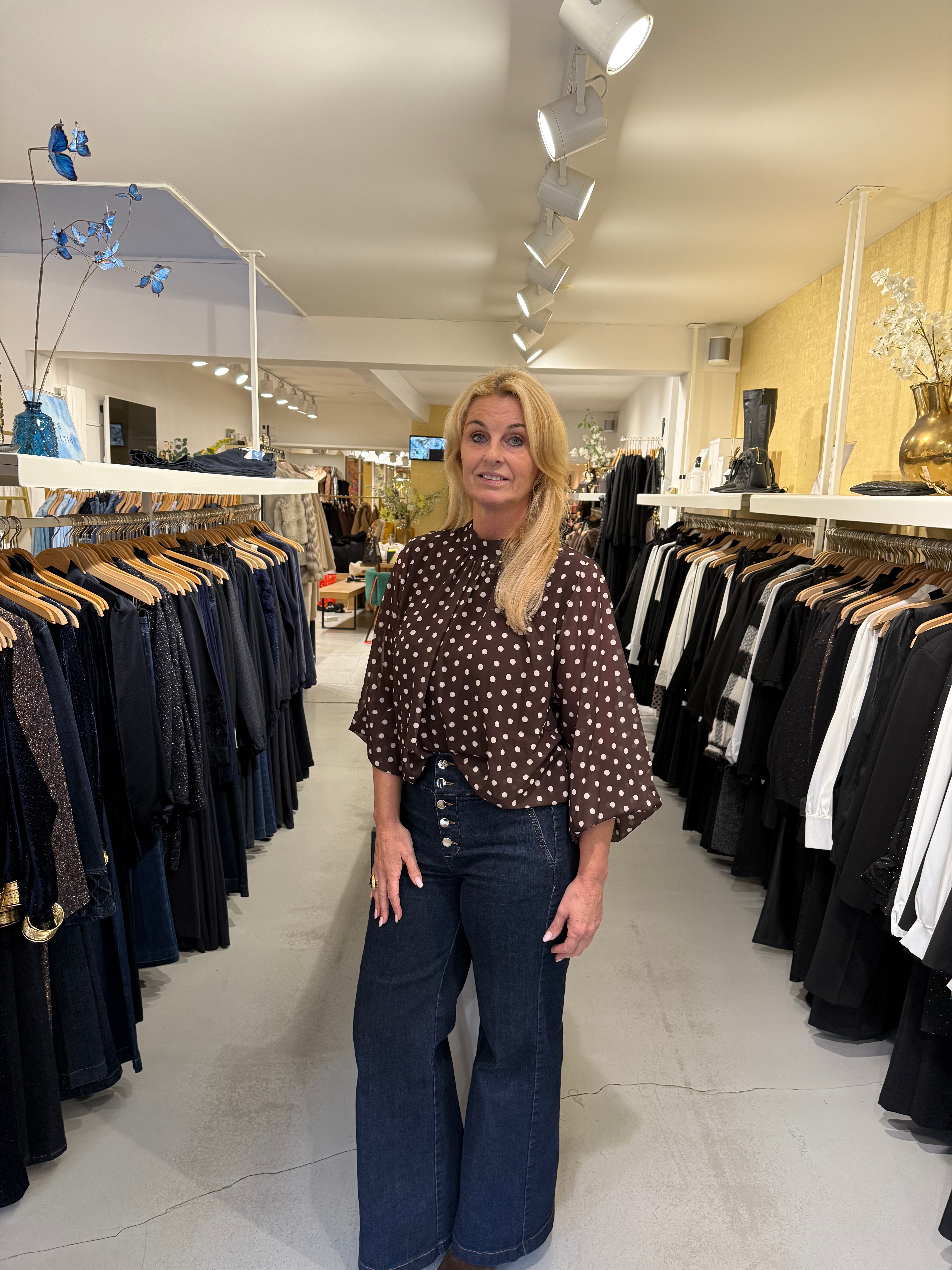 MVD Clothes – Bruine Blouse met Stippen