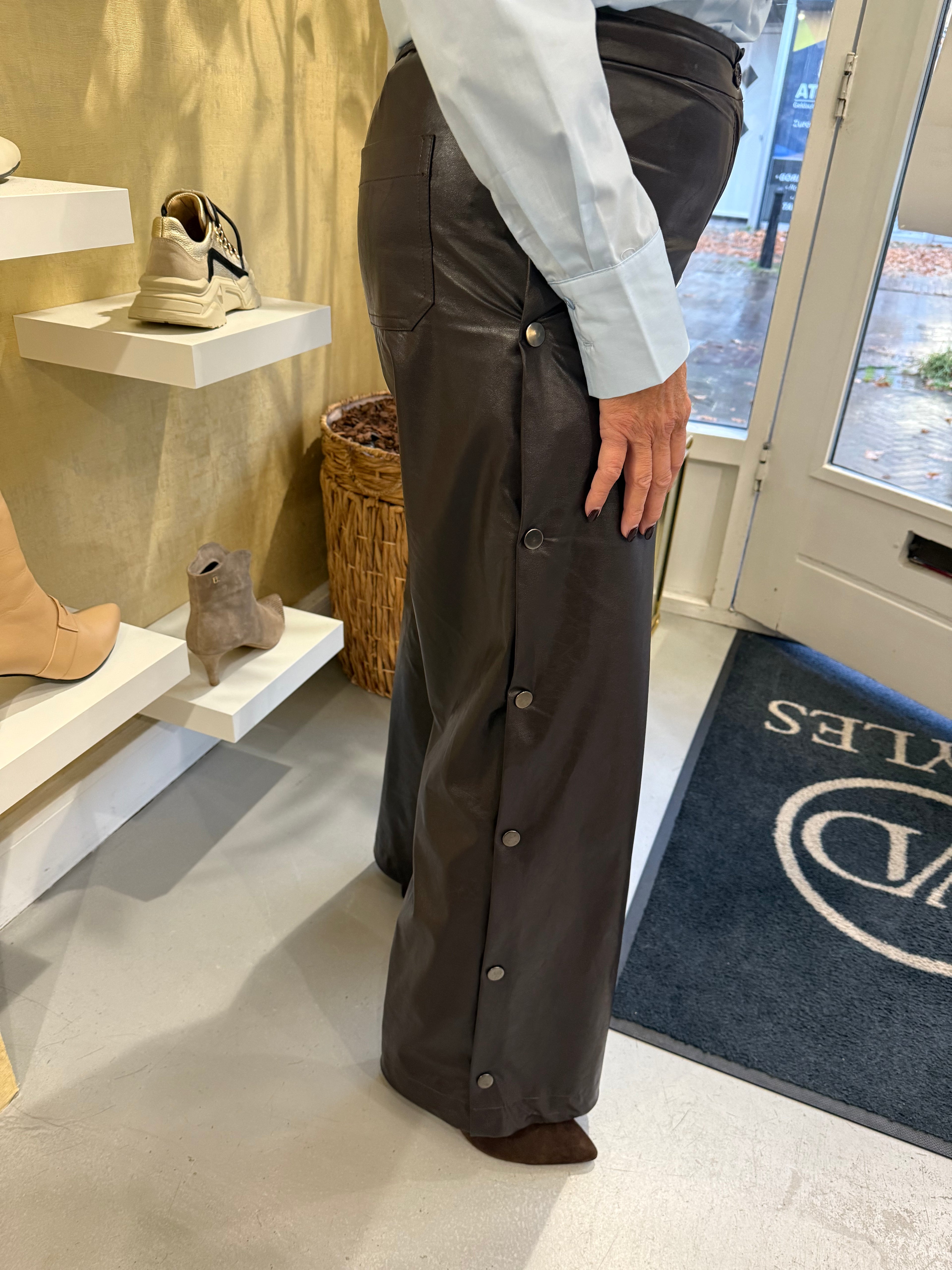 Access Vegan Leather Broek met Studs bruin