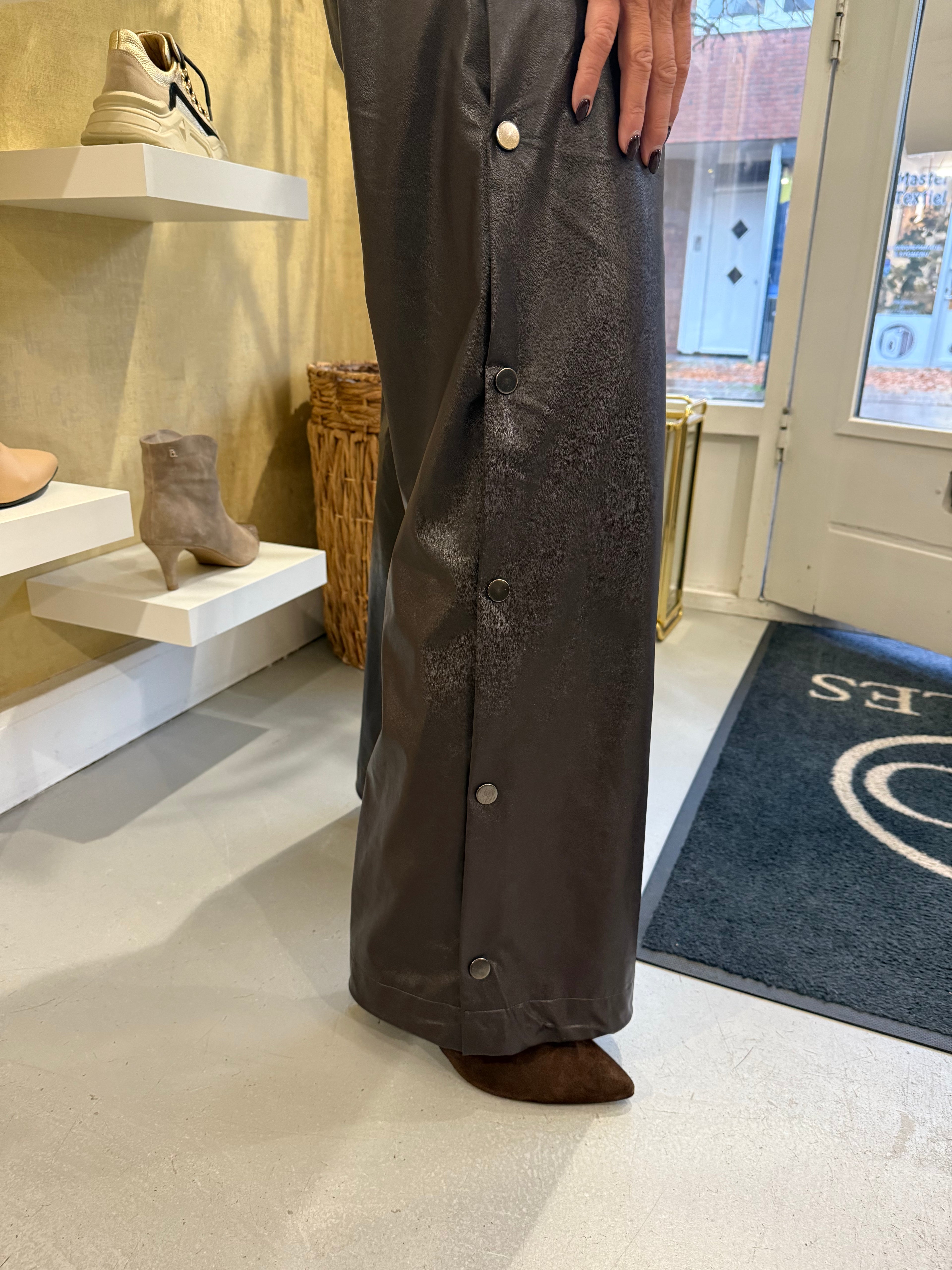 Access Vegan Leather Broek met Studs bruin