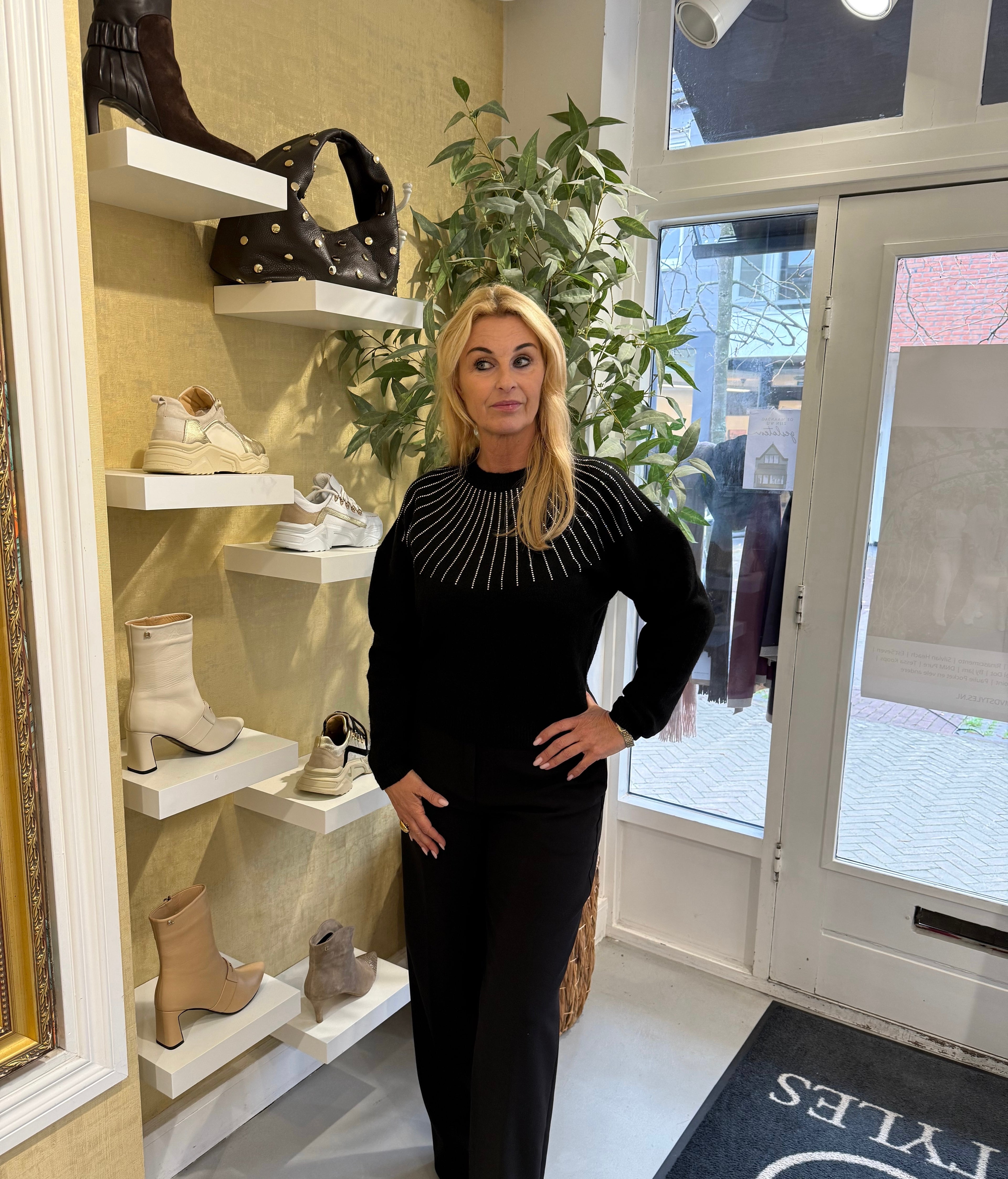 Access Gebreide trui met diamantjes zwart