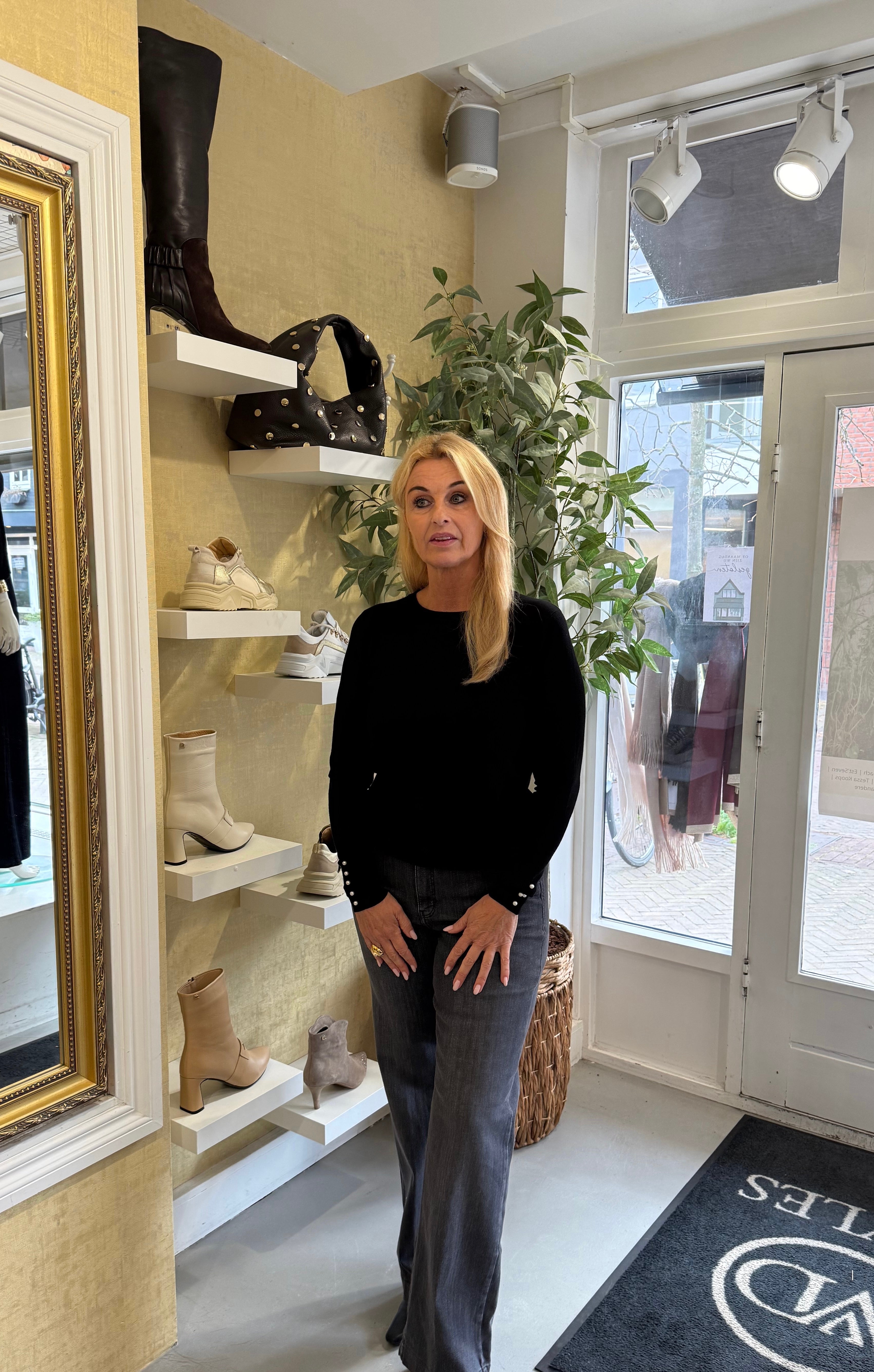 MVD Styles The Label – Zwart Truitje met Parelmanchet