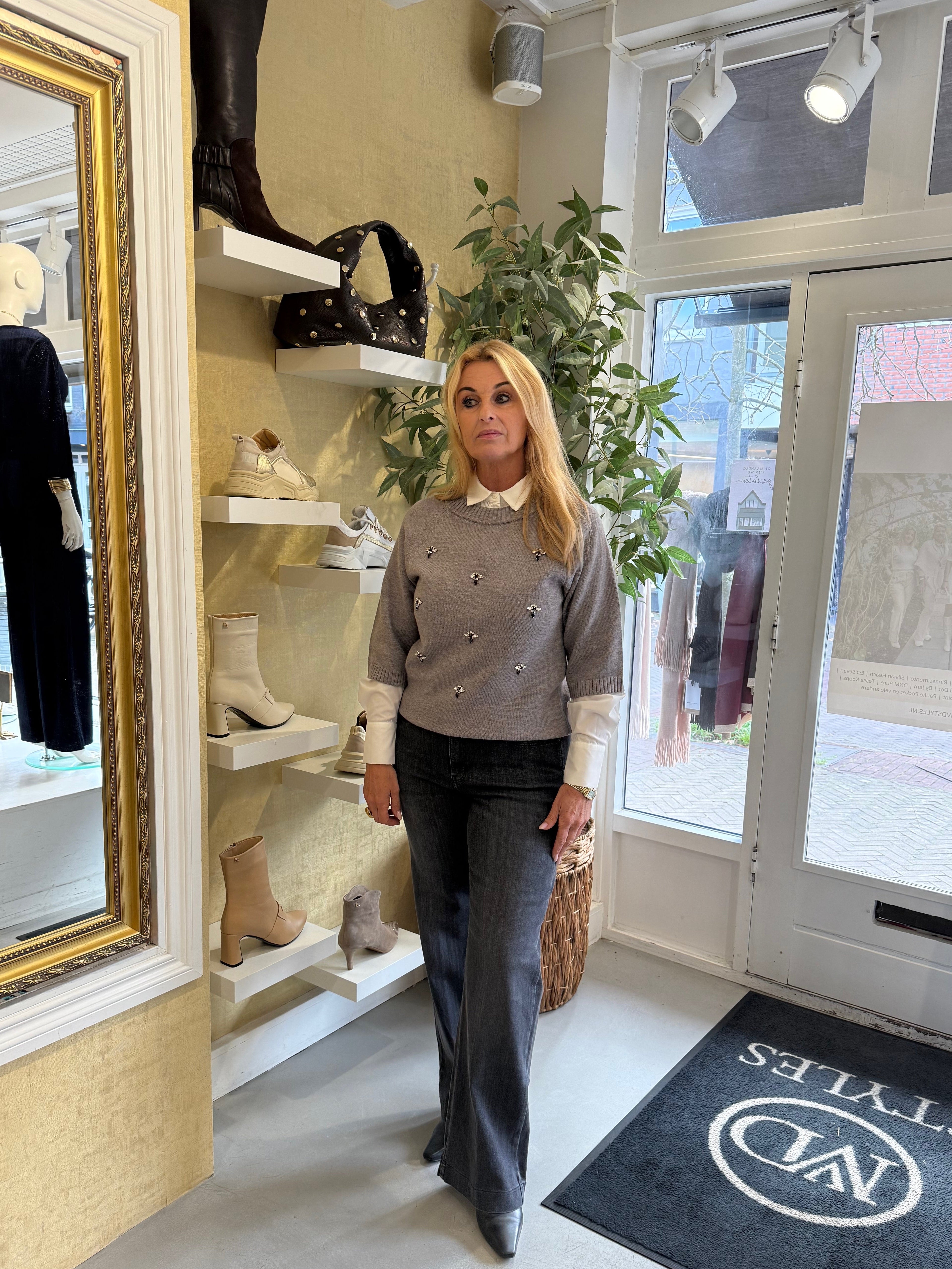 MVD Styles The Label – Grijs Truitje met Strass