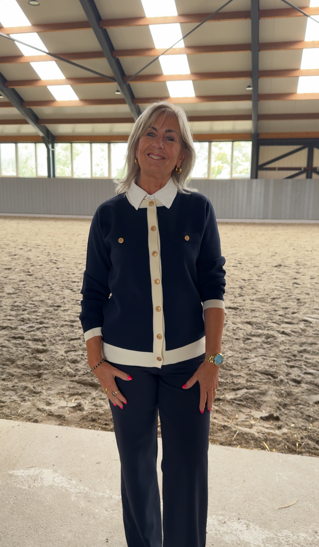 MVD Styles The Label – Donkerblauw Vestje met gouden knopen