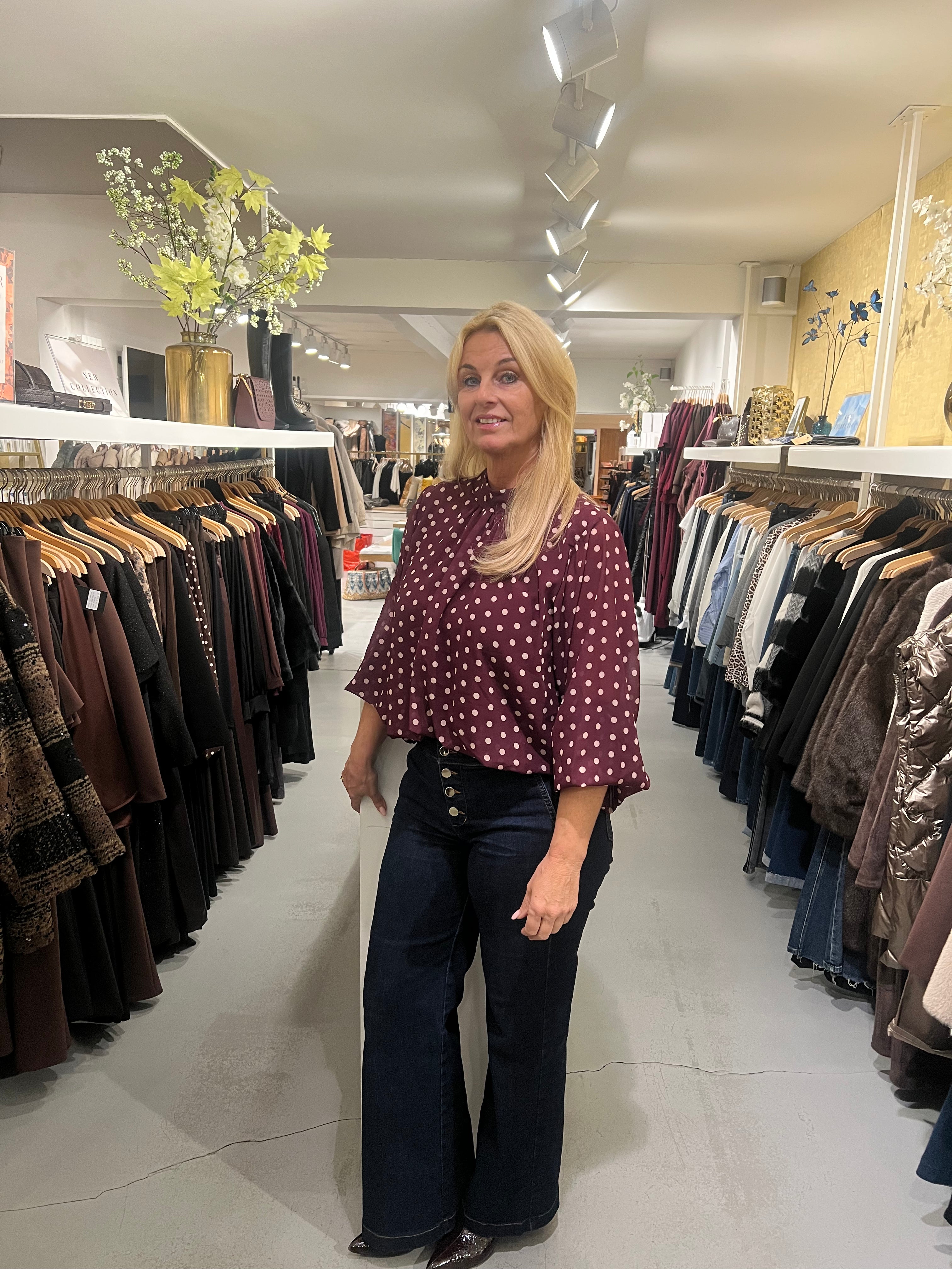 MVD Clothes – Bordeaux Blouse met Stippen