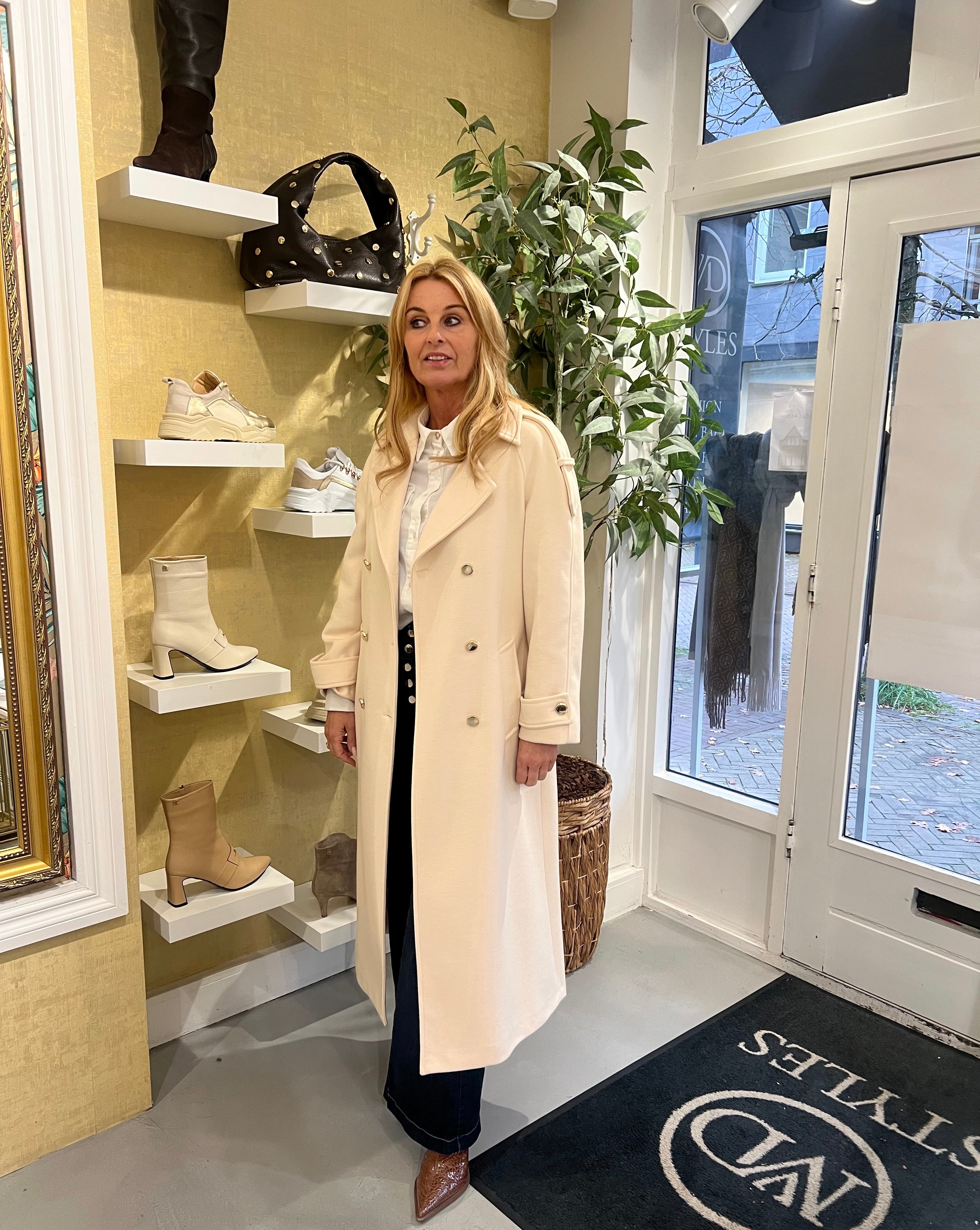 Rinascimento Beige Oversized Jas