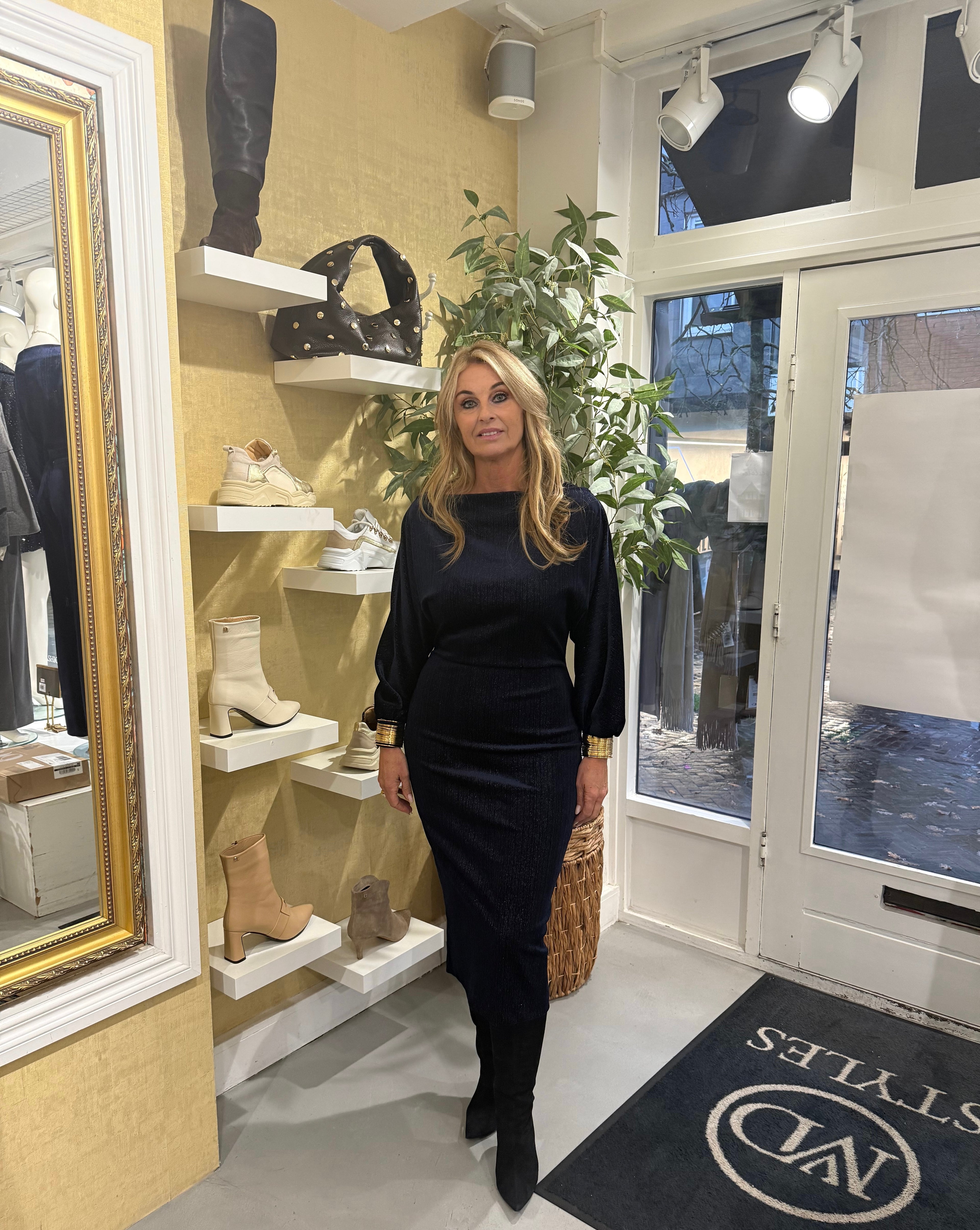 Rinascimento Sheath Jurk met watervalhals