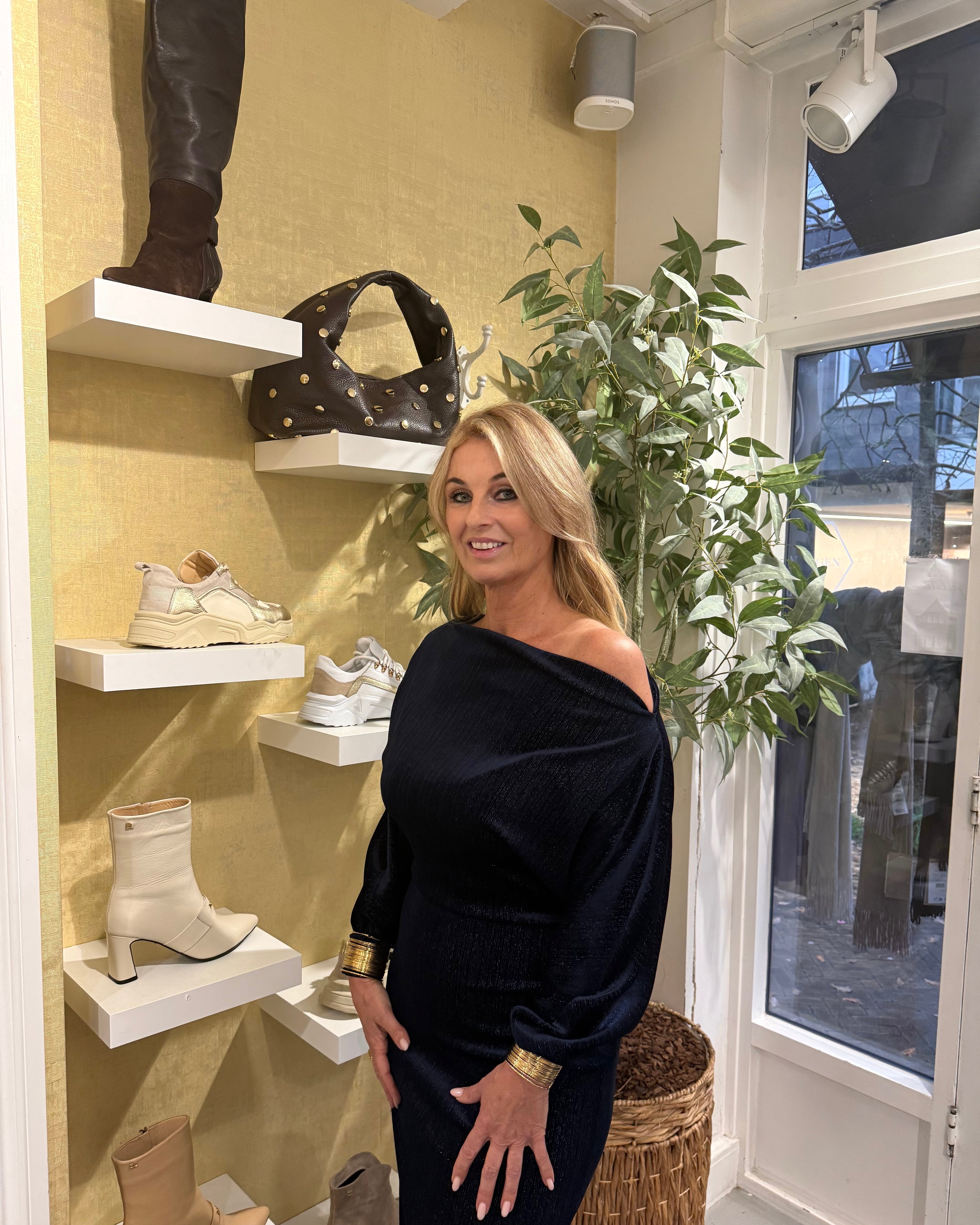 Rinascimento Sheath Jurk met watervalhals