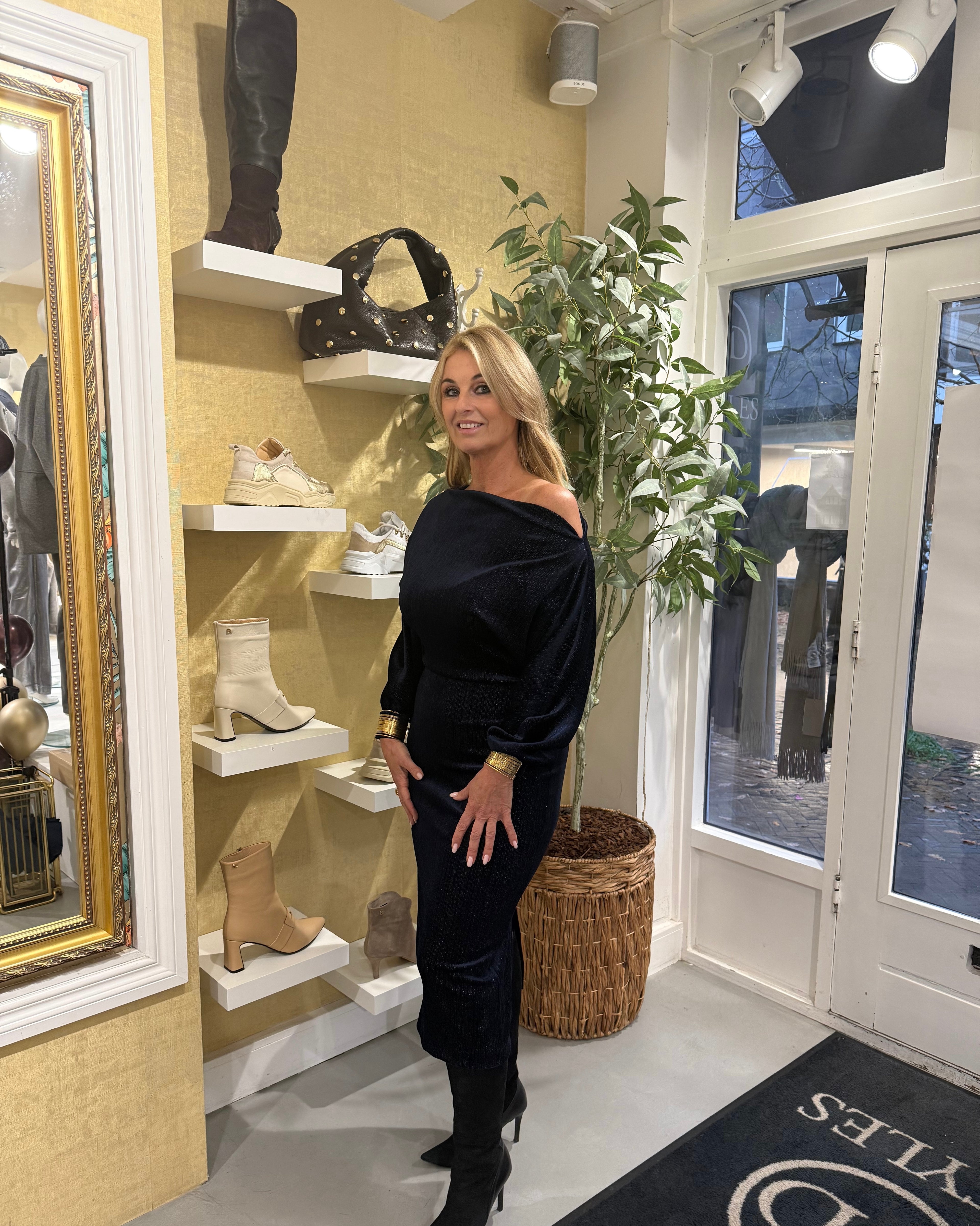 Rinascimento Sheath Jurk met watervalhals