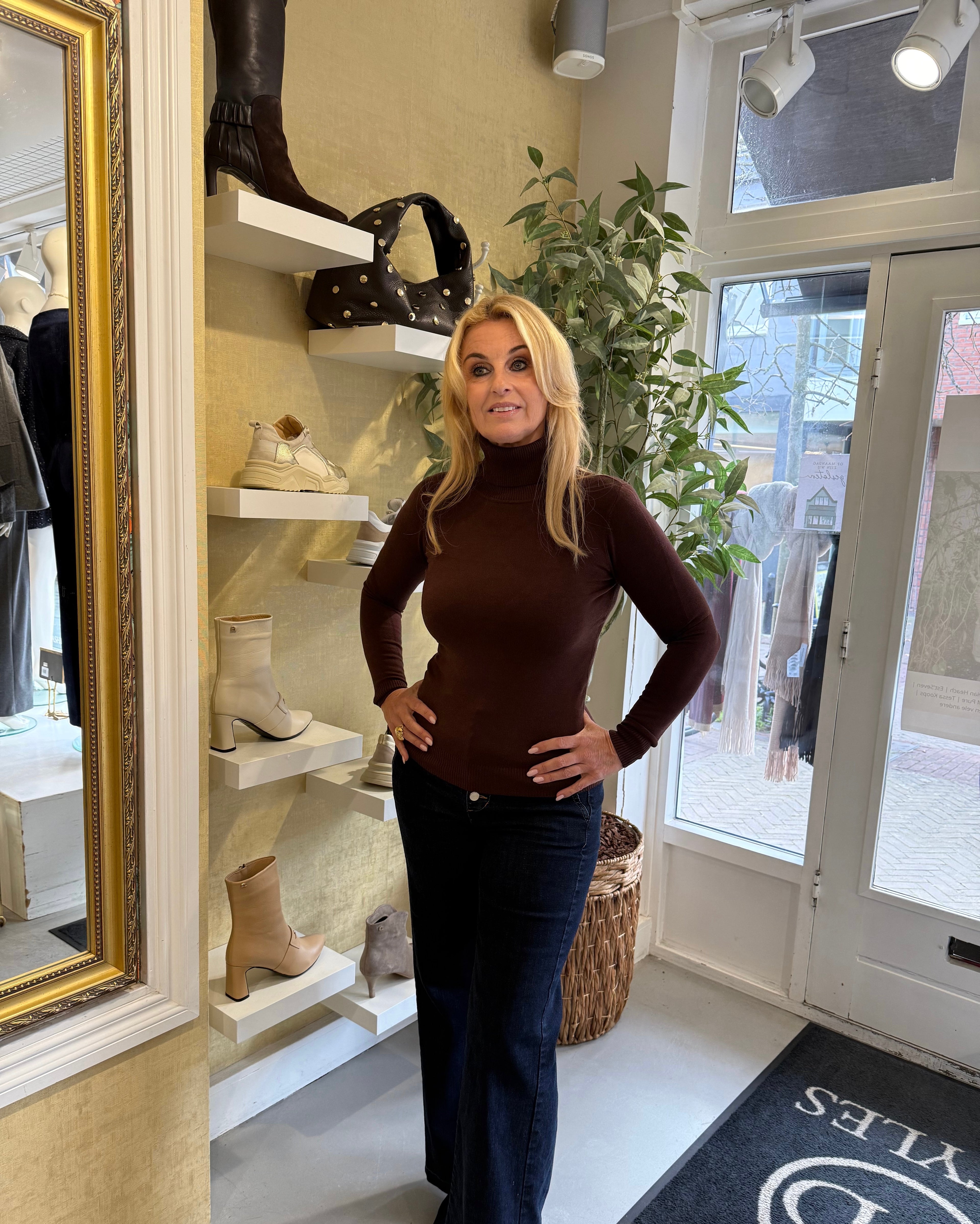 MVD Clothes Coltruitje bruin