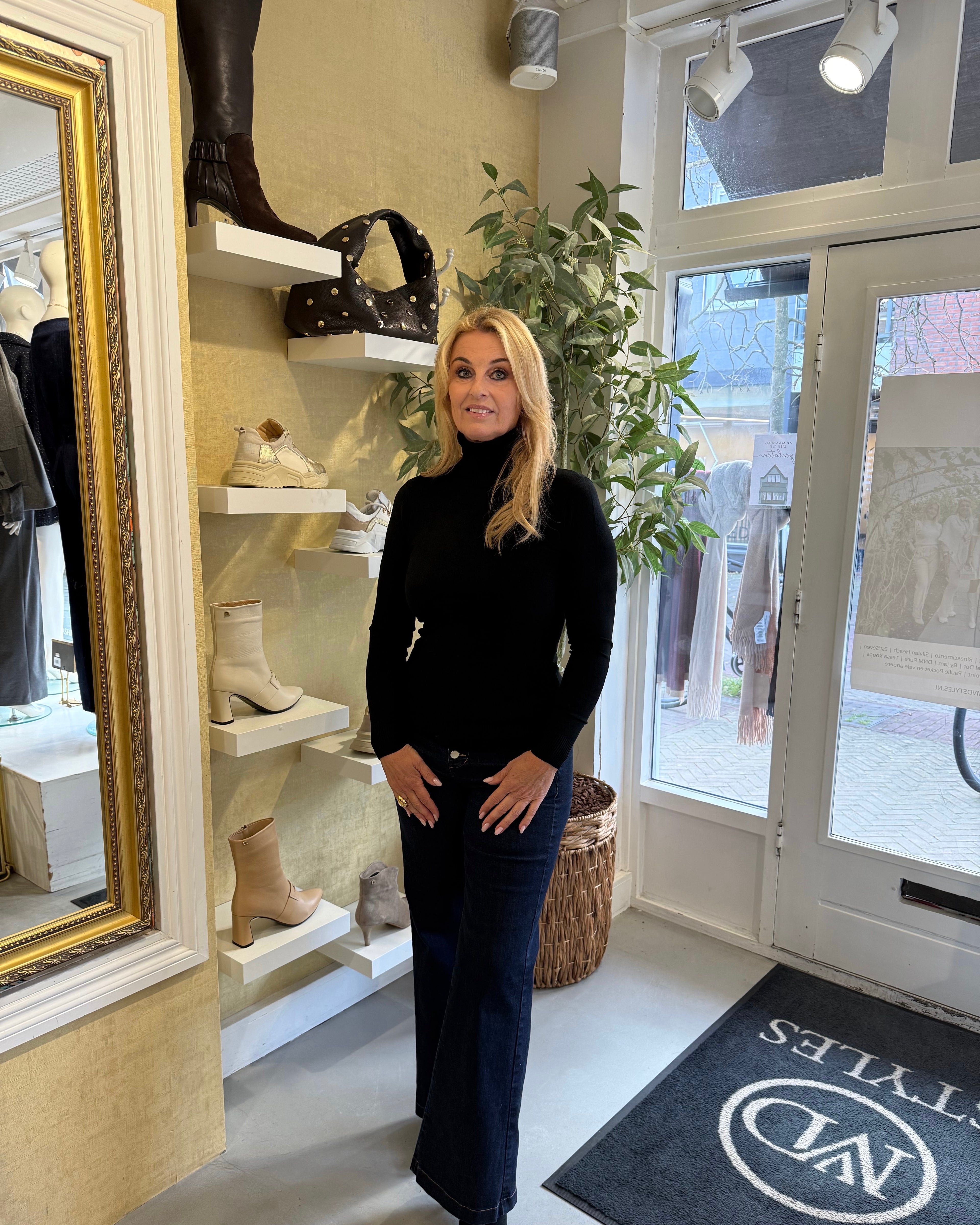 MVD Clothes Coltruitje zwart