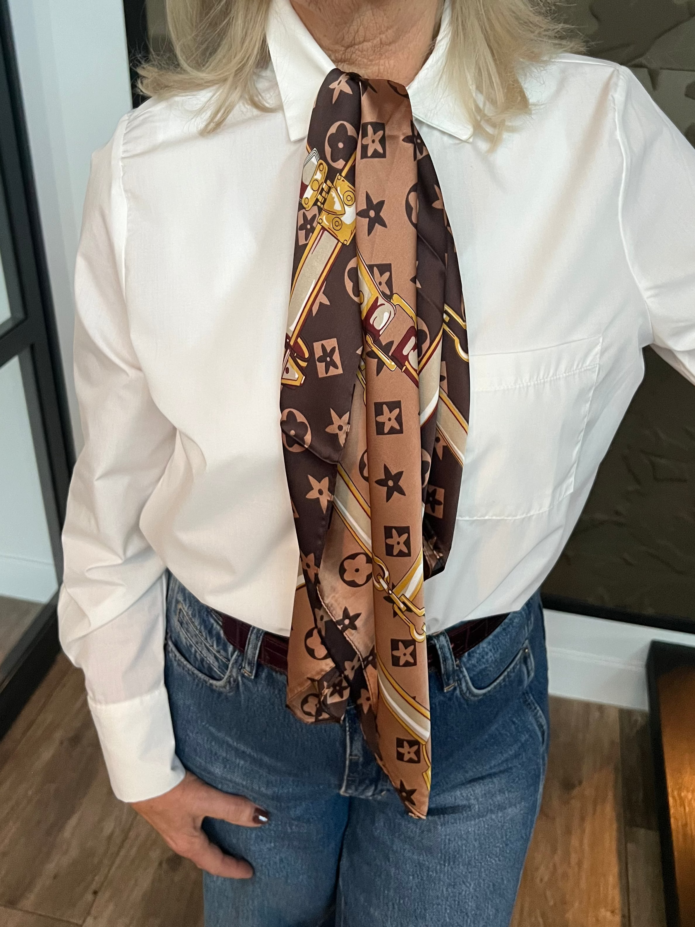 MVD Satijnen sjaaltje met logo print bruin