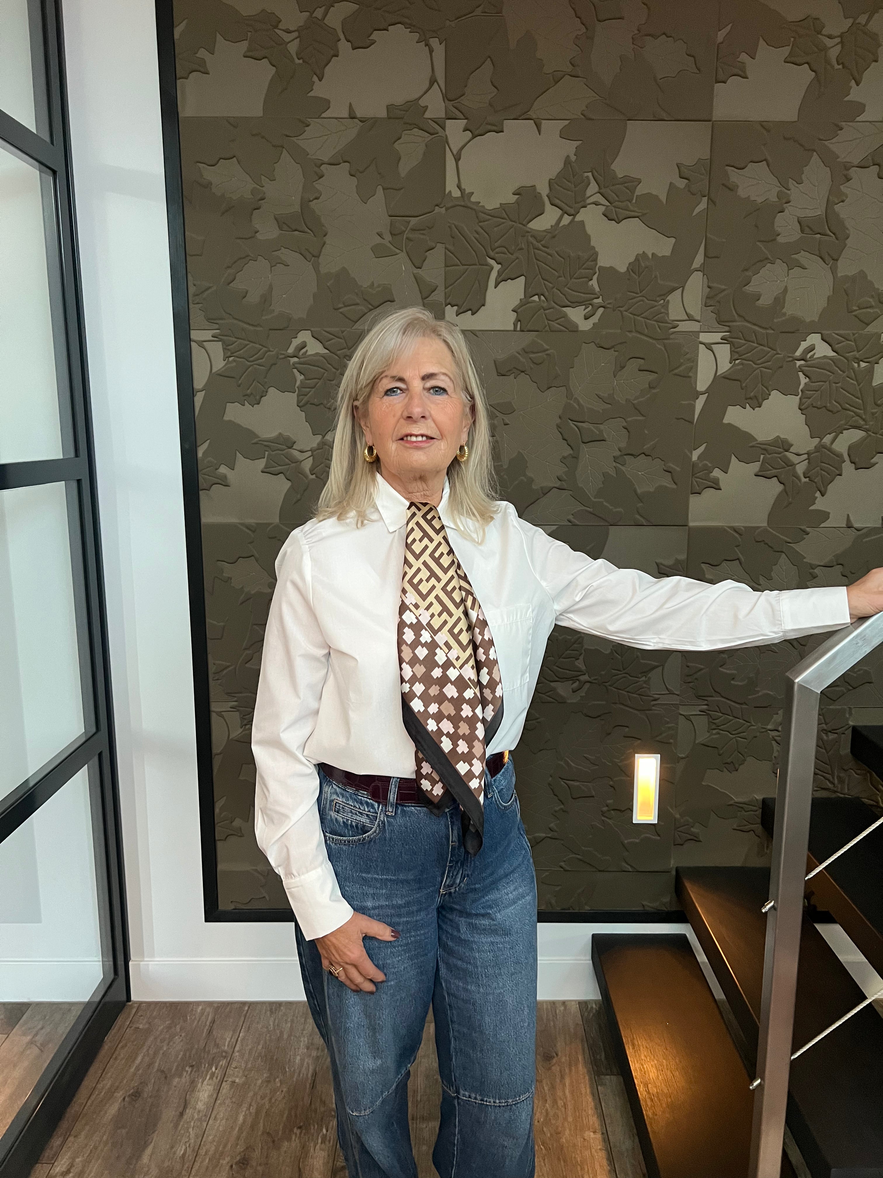 MVD Bruin sjaaltje met print