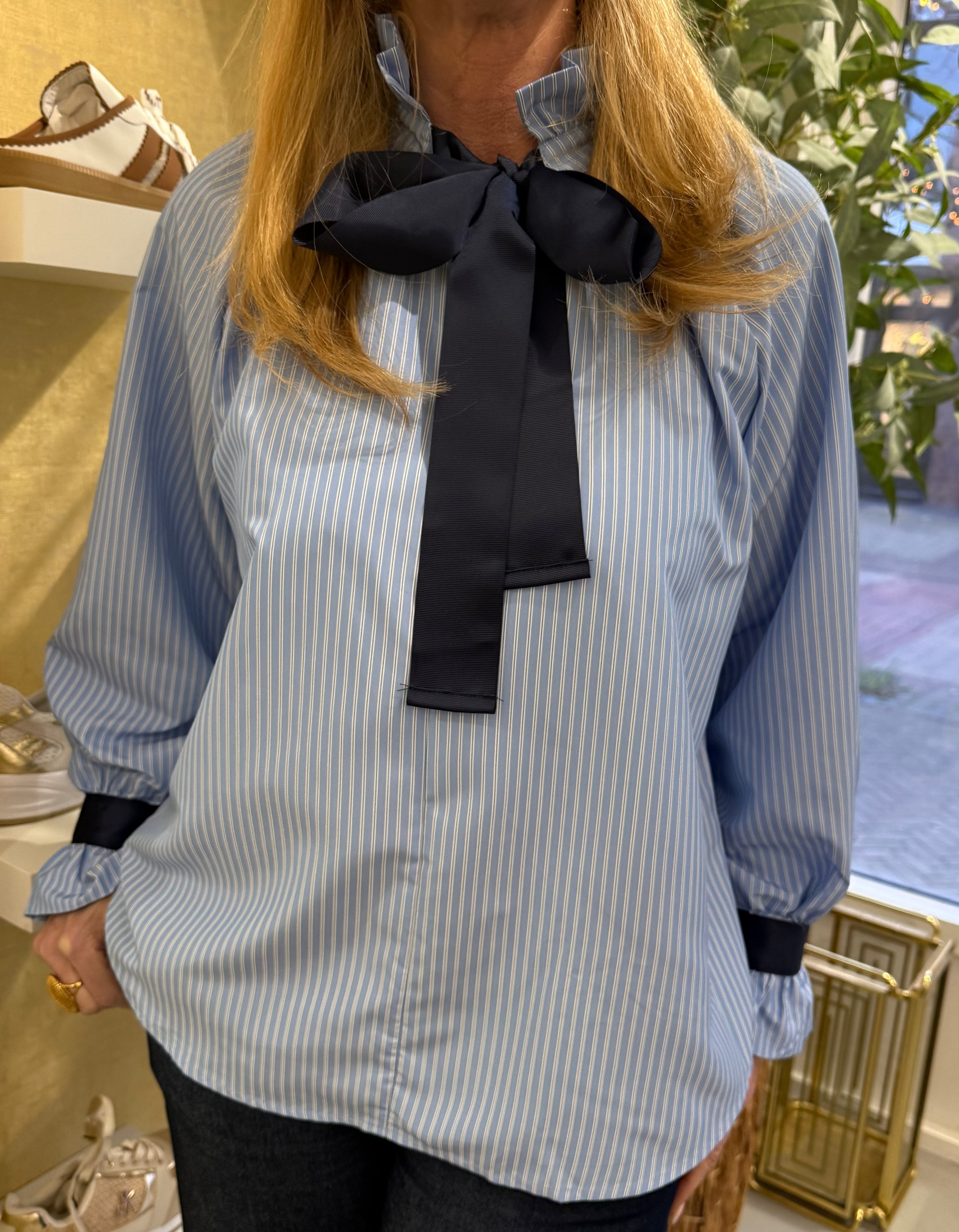 MVD Blauwe Blouse met Satijnen Strik