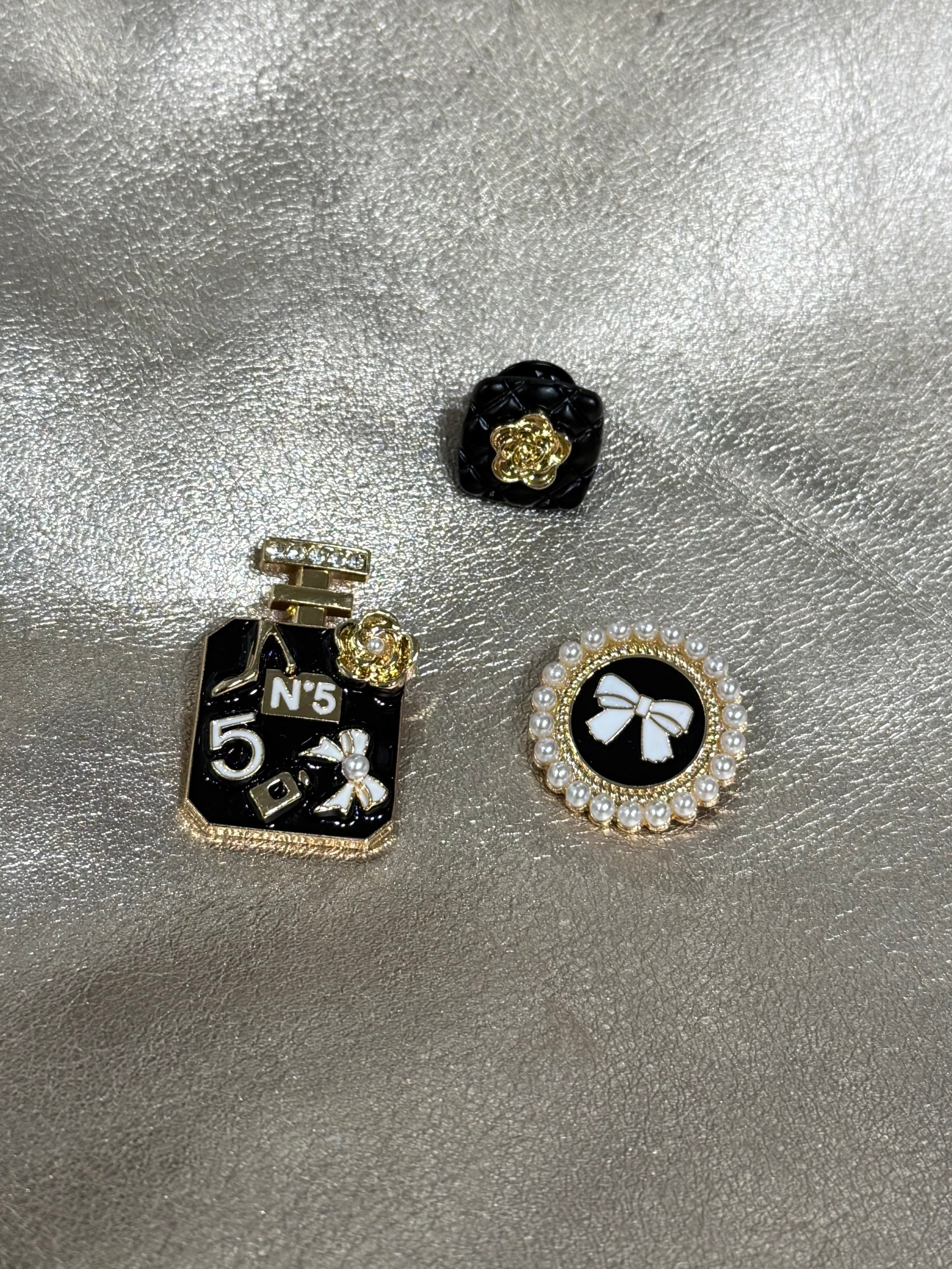 MVD Chic Icons Broche Set
