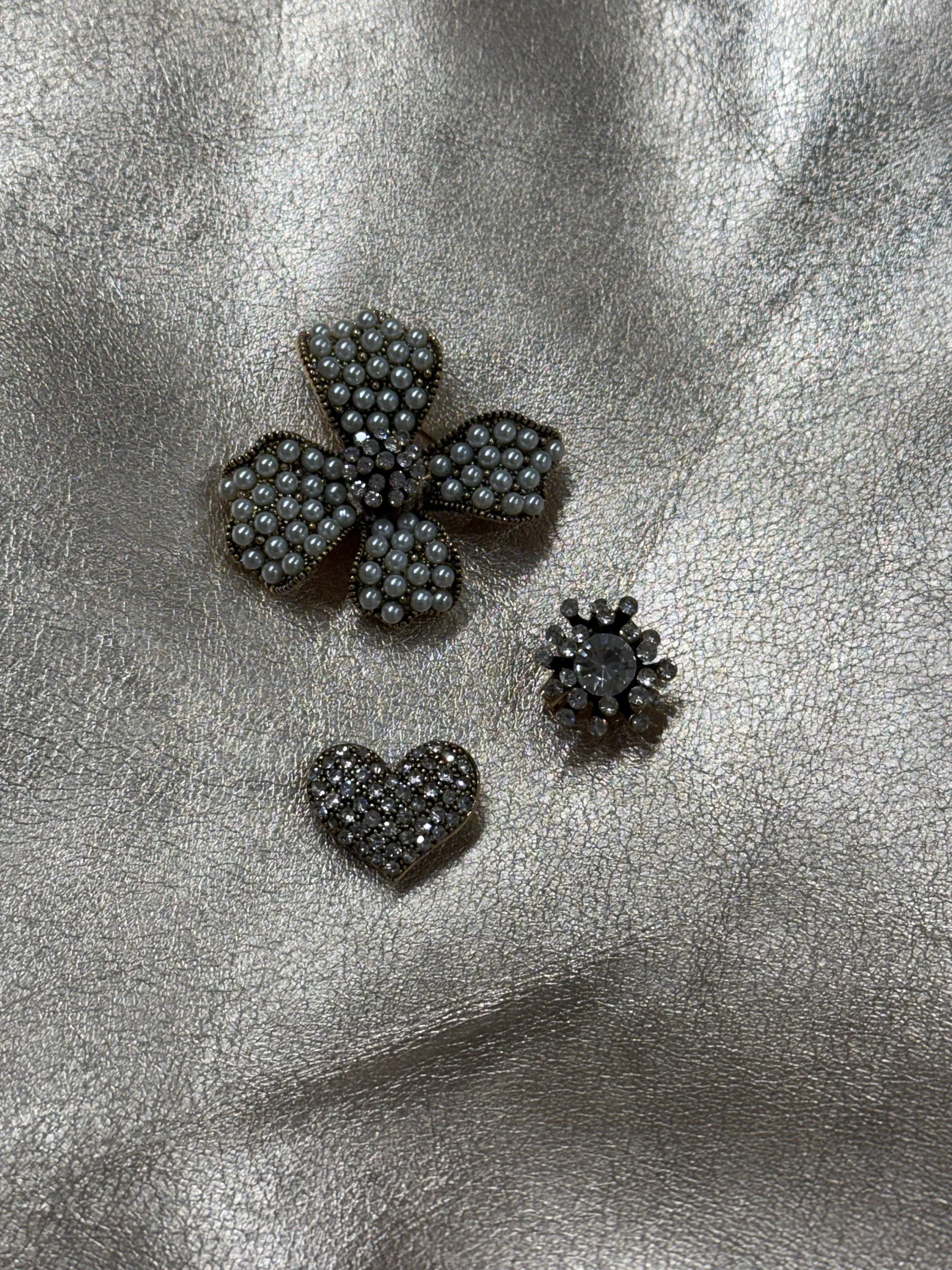 MVD Golden Sparkle Broche Set