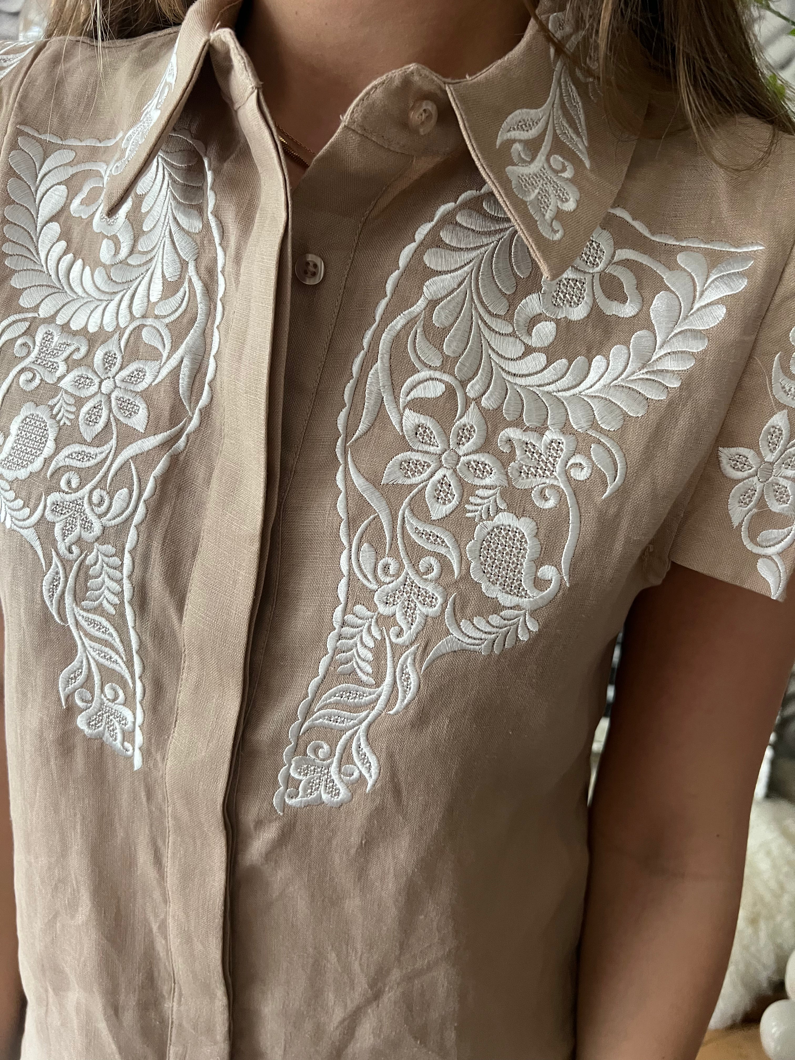 Silvian Heach Embroidered Sleeveless Top – Beige