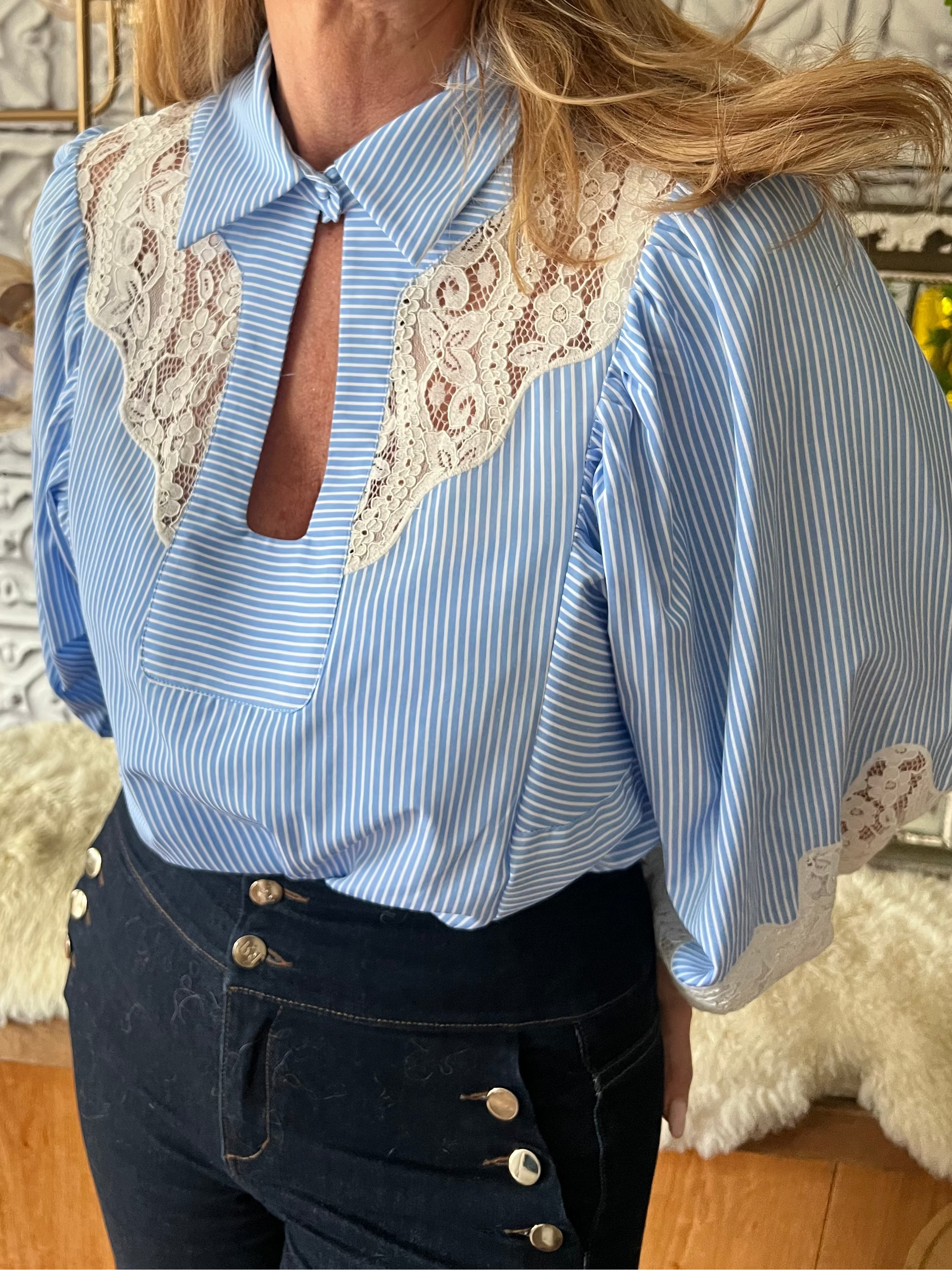 Silvian Heach Lace Detail Blouse – Light Blue