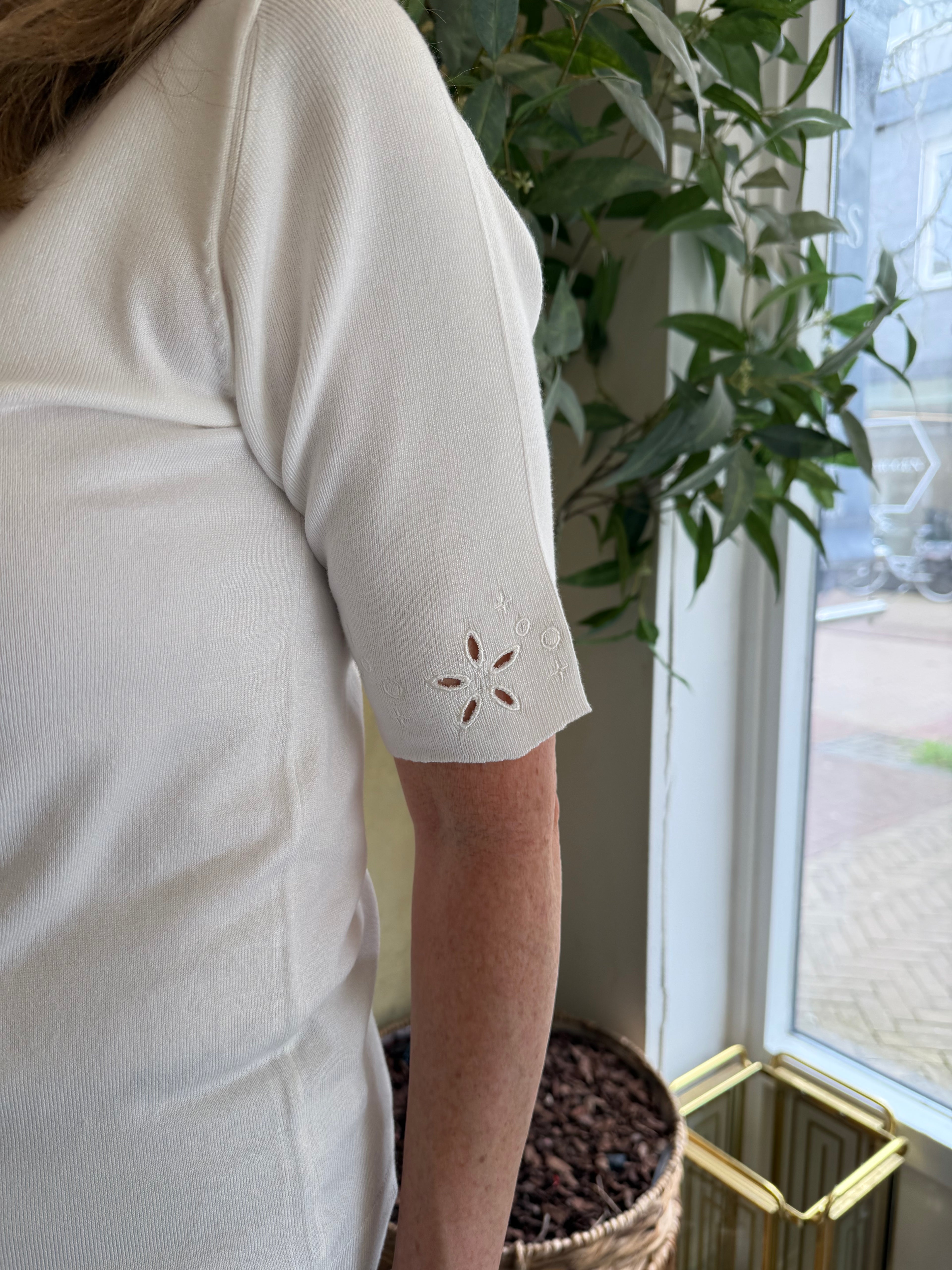 MVD Styles The Label - Lilly White Top