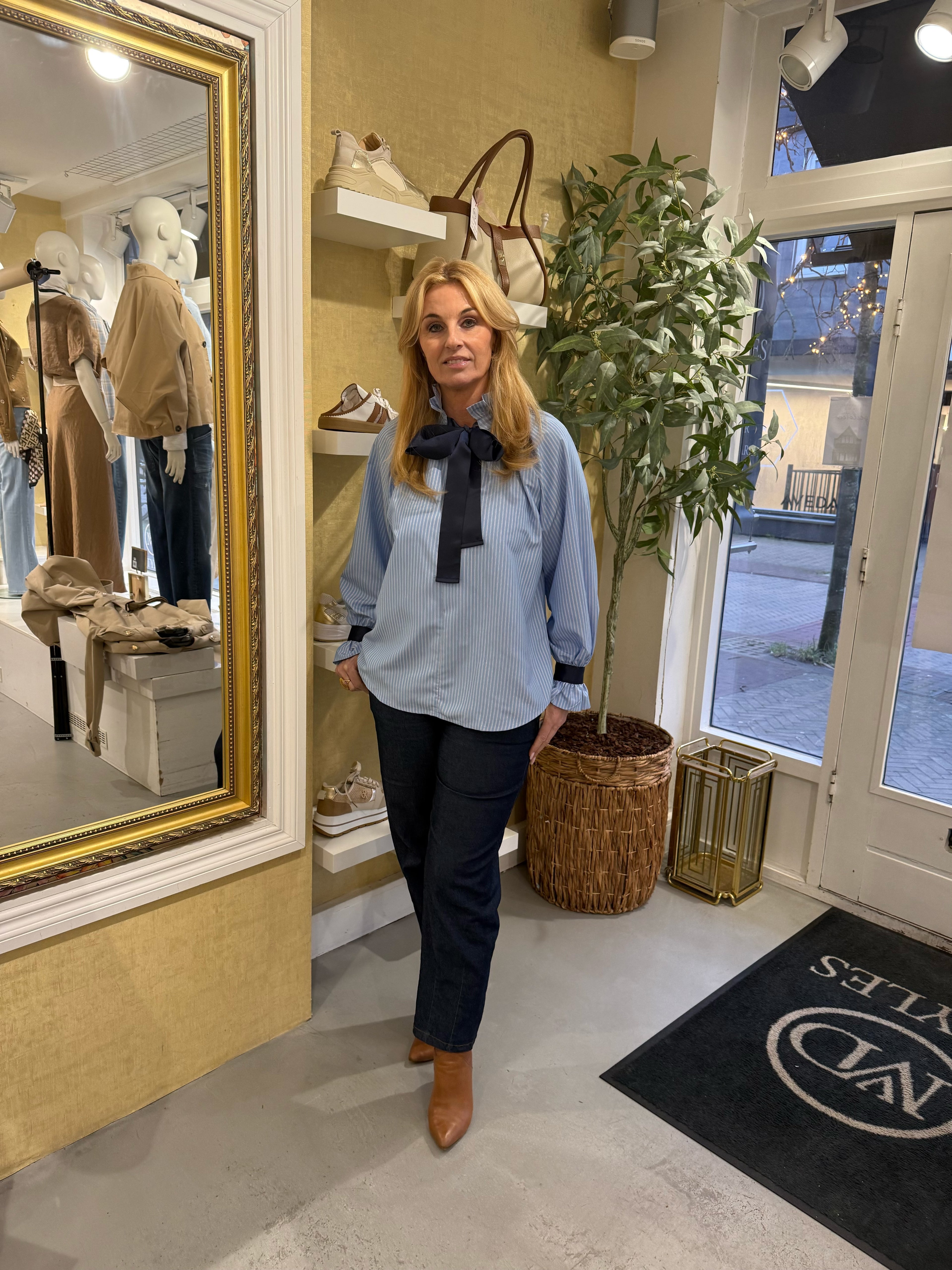 MVD Blauwe Blouse met Satijnen Strik