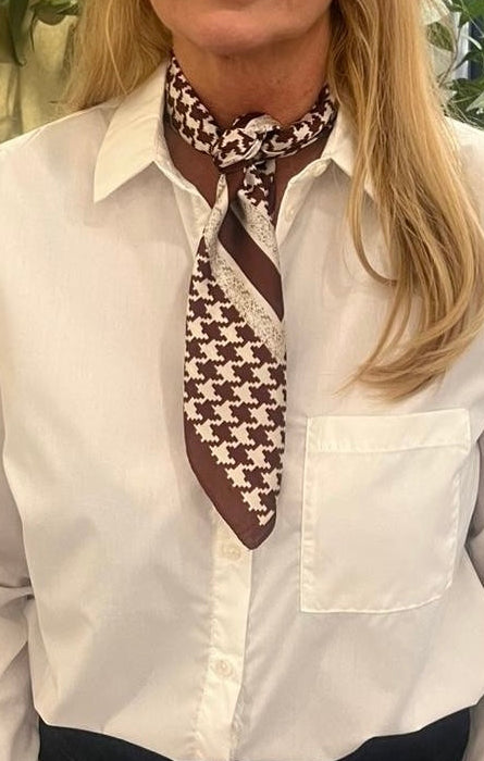 MVD Sjaaltje met Bruine Print