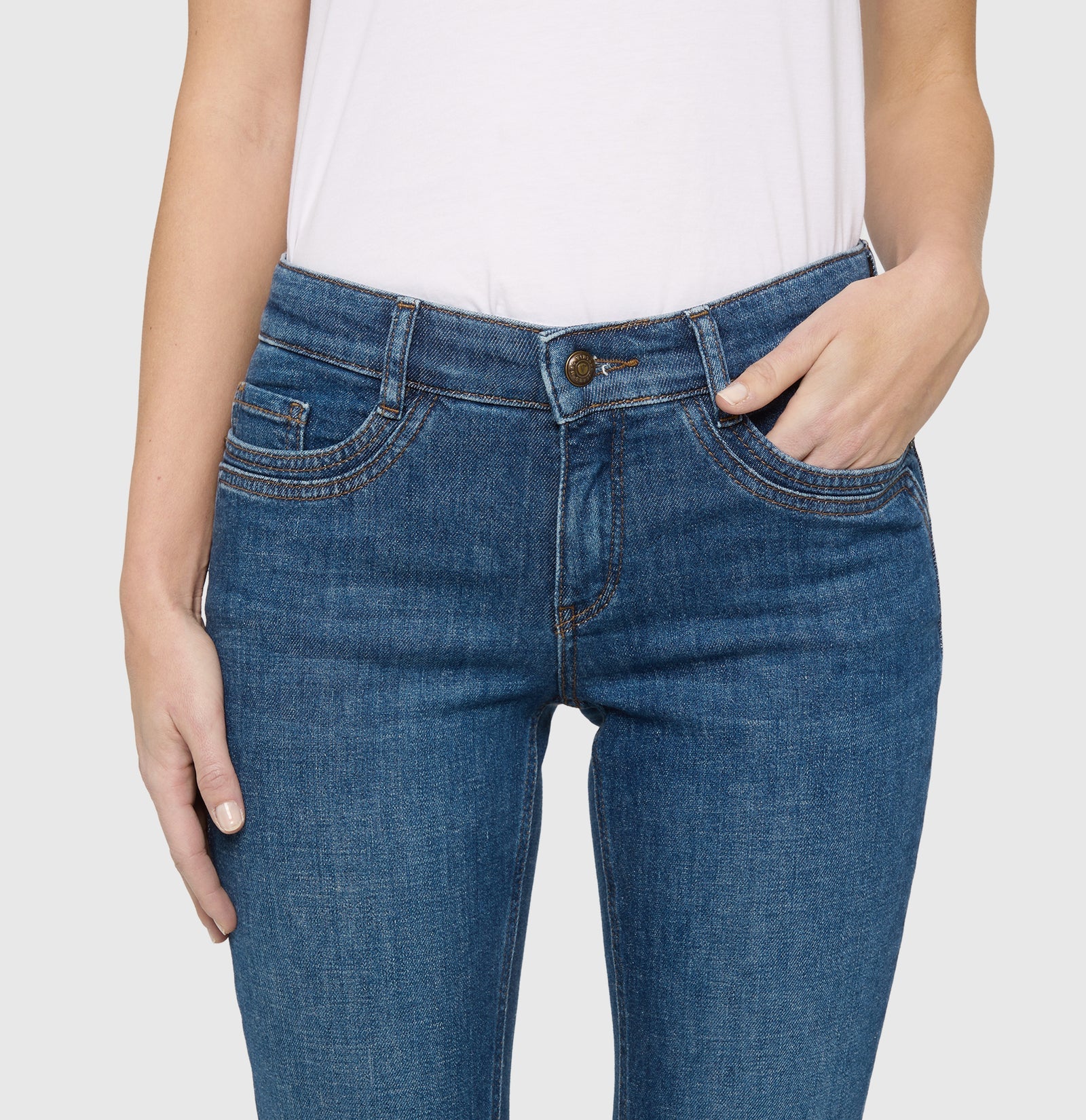 MAC Detroit Flared Jeans Essential Mid Blue