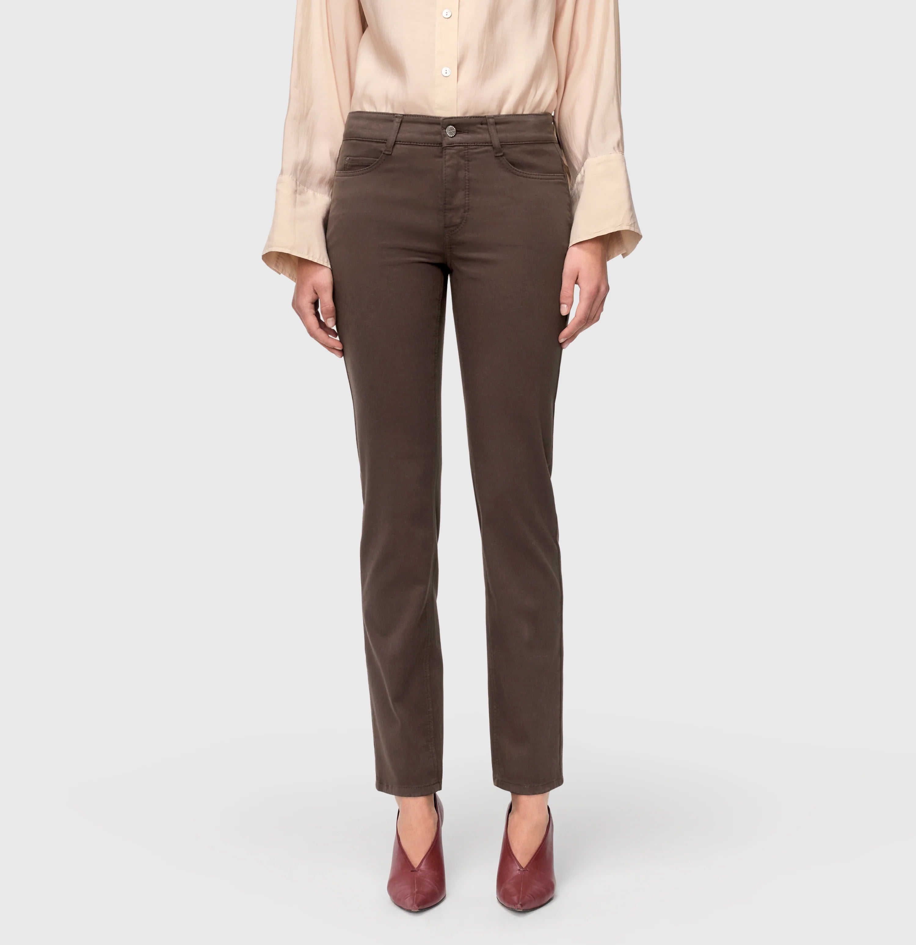 MAC Dream Straight Fit – Deep Brown
